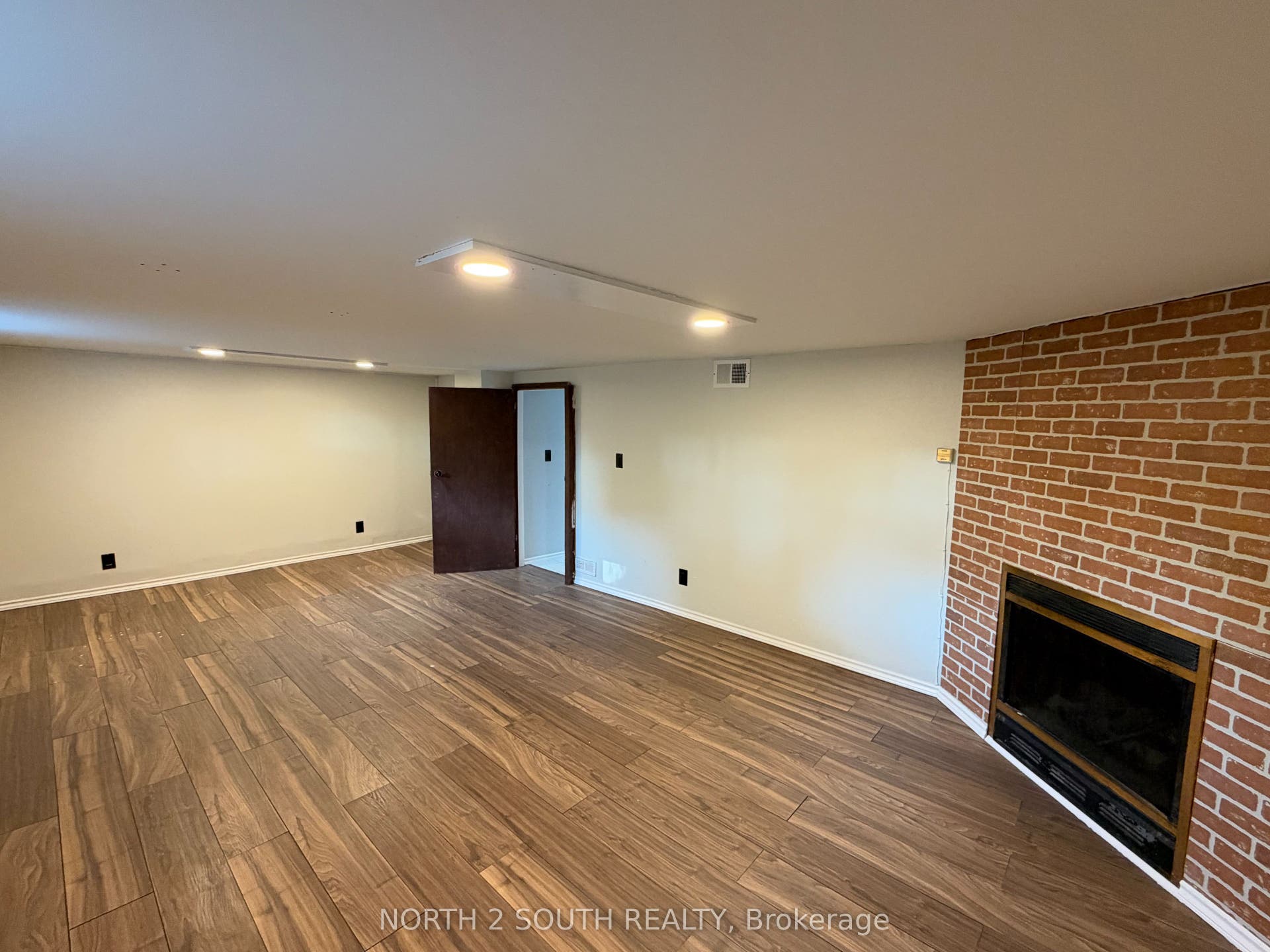 998 Warden Avenue, #Lower, Toronto E, Toronto ON M1R 2P1 998 Warden Avenue, #Lower, Toronto E, Toronto ON M1R 2P1