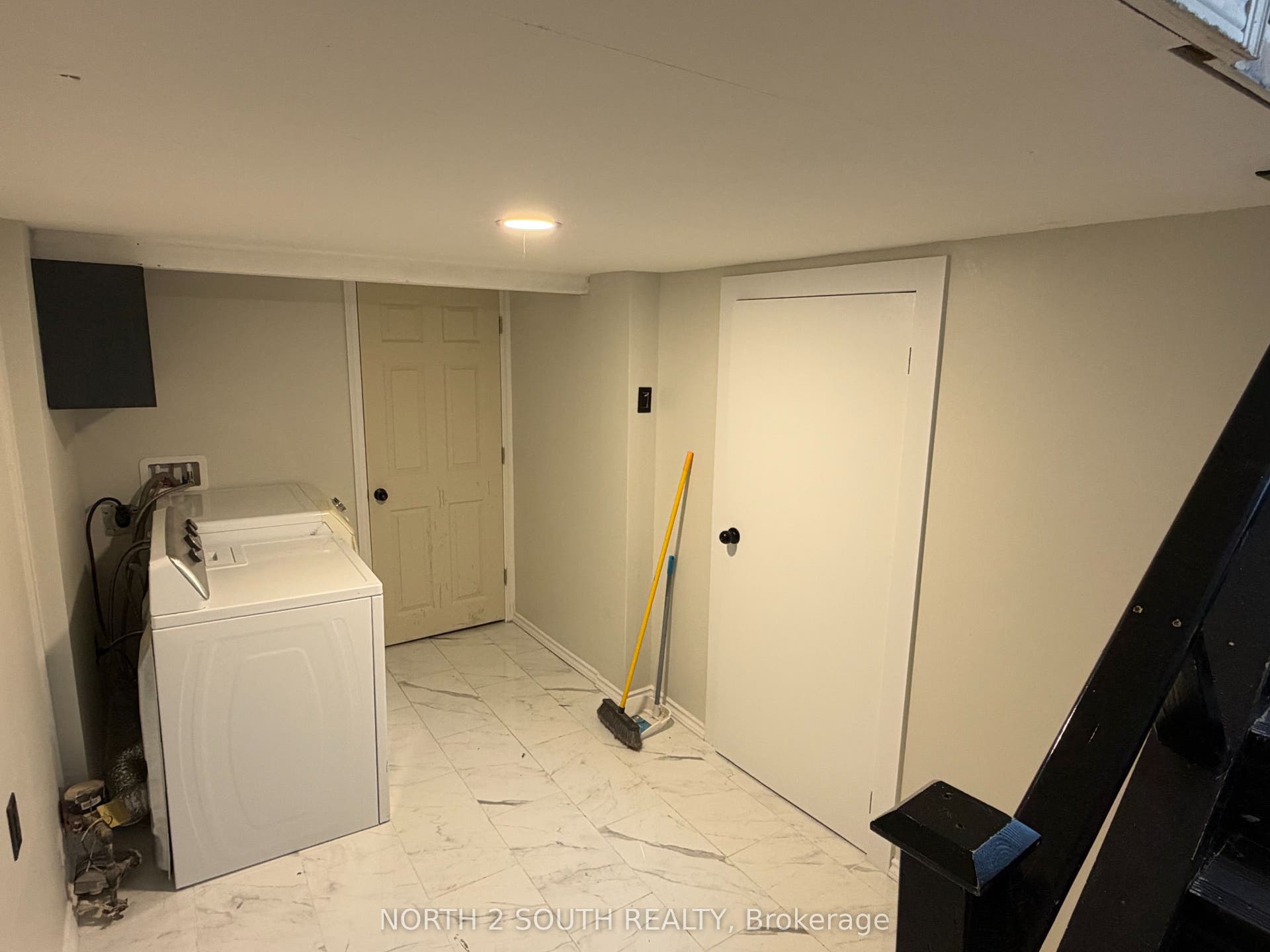998 Warden Avenue, #Lower, Toronto E, Toronto ON M1R 2P1 998 Warden Avenue, #Lower, Toronto E, Toronto ON M1R 2P1