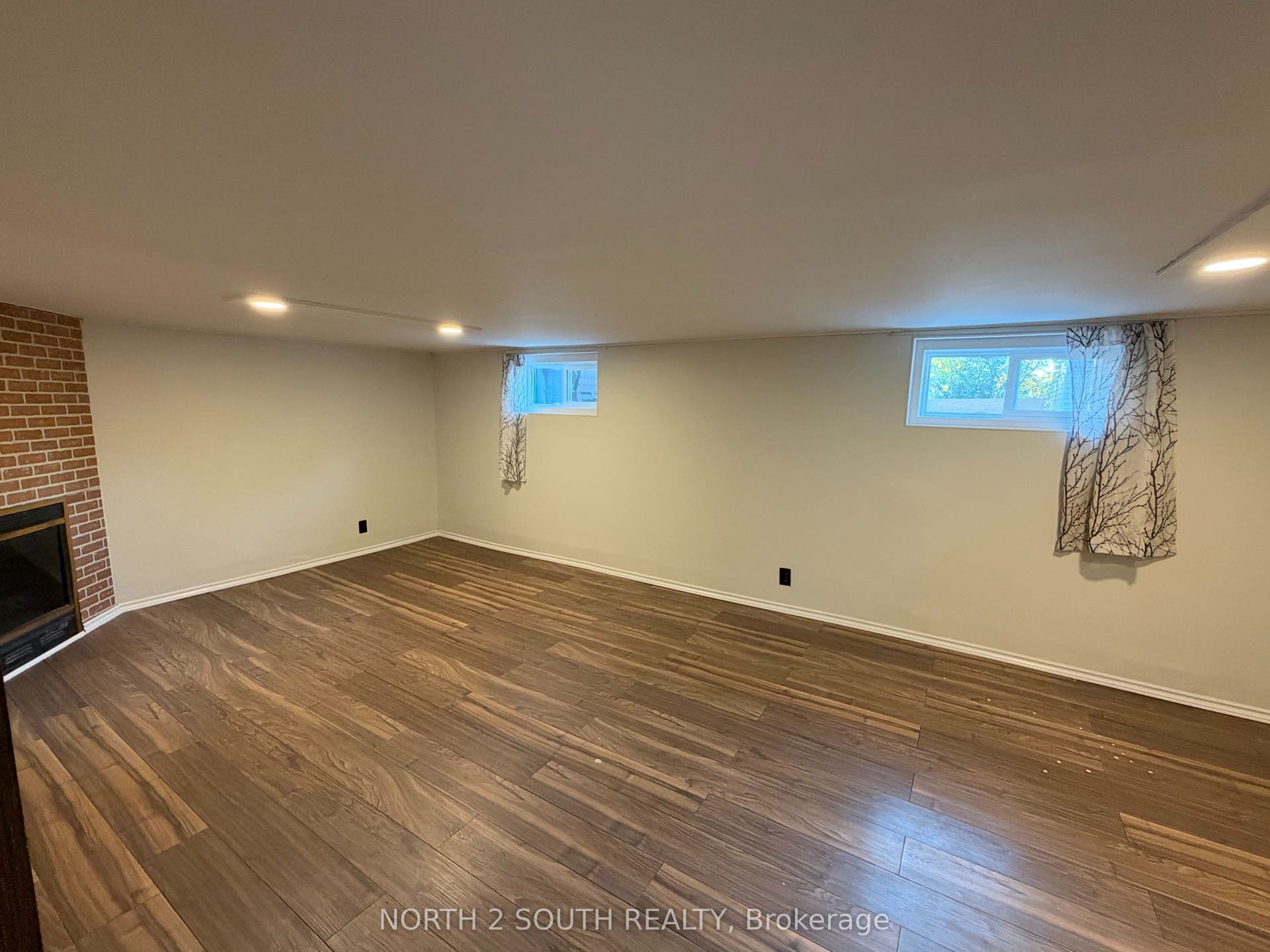 998 Warden Avenue, #Lower, Toronto E, Toronto ON M1R 2P1 998 Warden Avenue, #Lower, Toronto E, Toronto ON M1R 2P1
