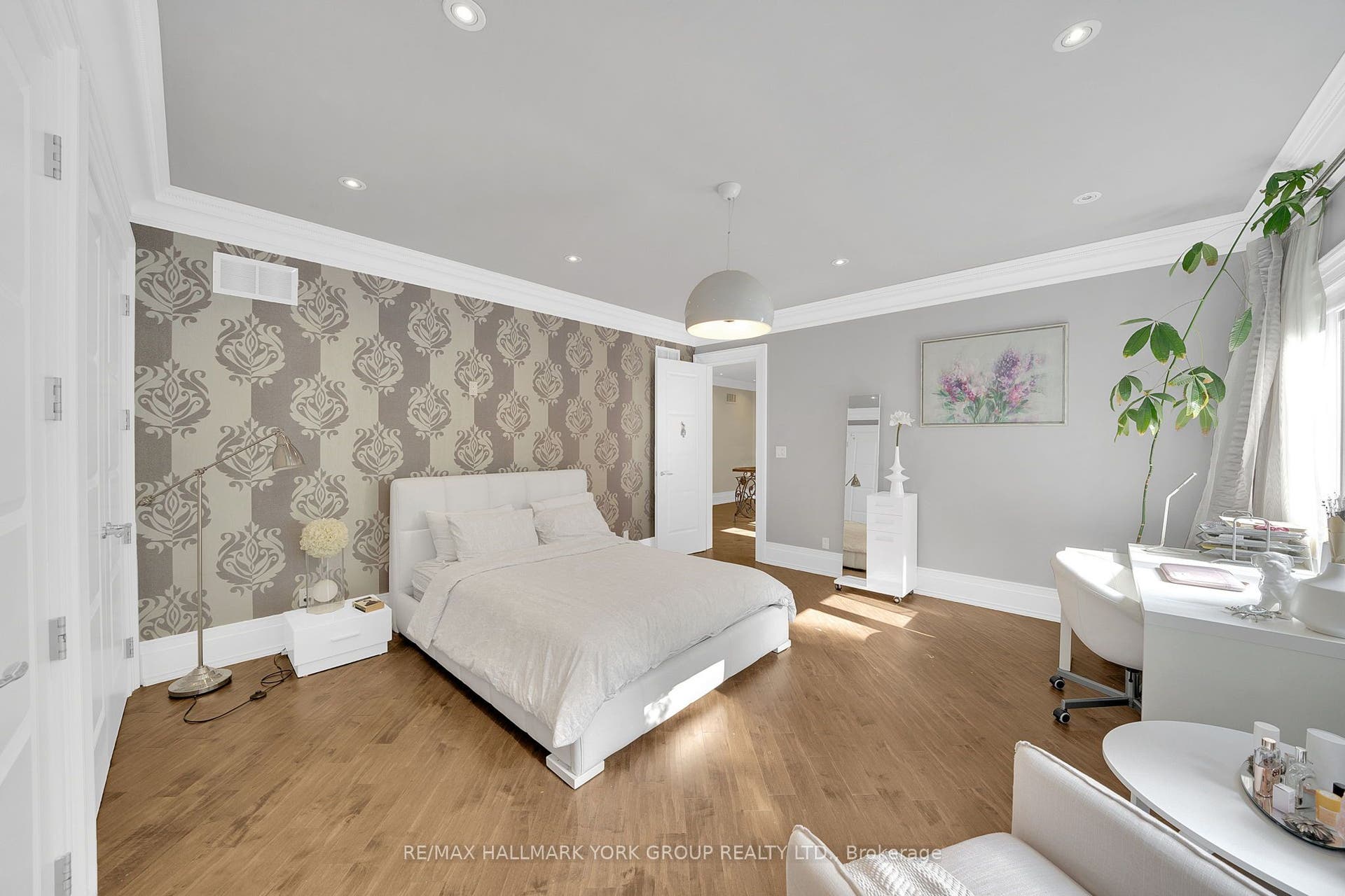 24 Dew Drop Court, Vaughan, York ON L6A 1E9 24 Dew Drop Court, Vaughan, York ON L6A 1E9
