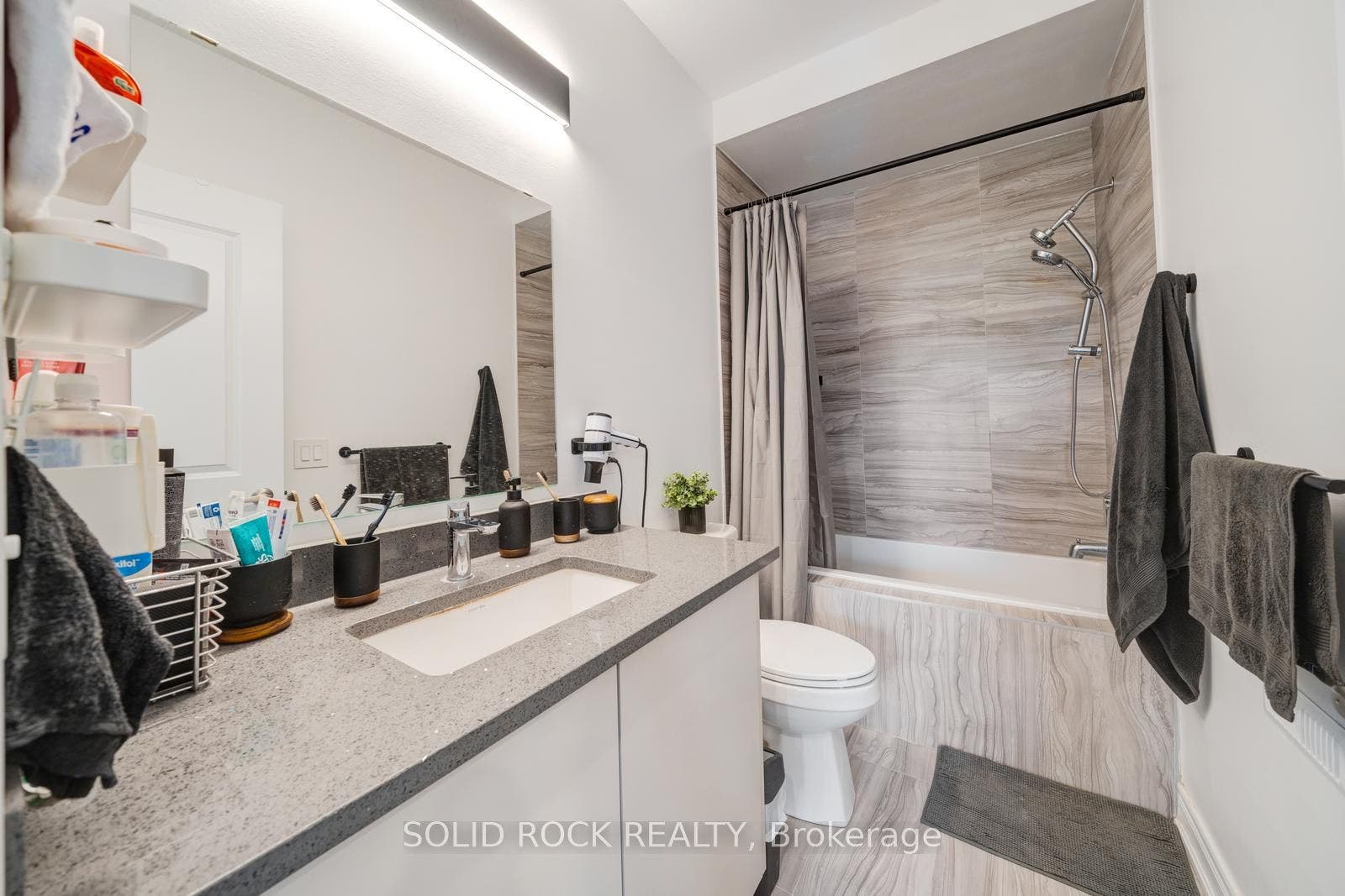 Coach House Full Bath