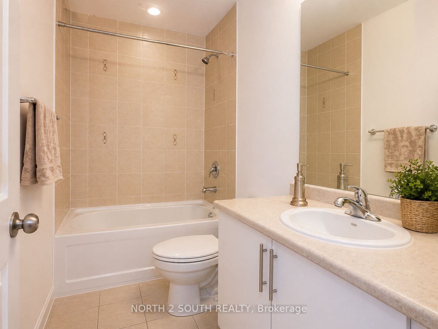 15 Gower Drive, Aurora, Aurora, York ON L4G 0V9 15 Gower Drive, Aurora, Aurora, York ON L4G 0V9