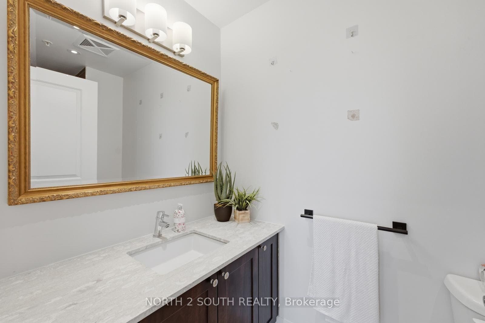 12 Woodstream Boulevard, #1015, Vaughan, York ON L4L 8C4 12 Woodstream Boulevard, #1015, Vaughan, York ON L4L 8C4