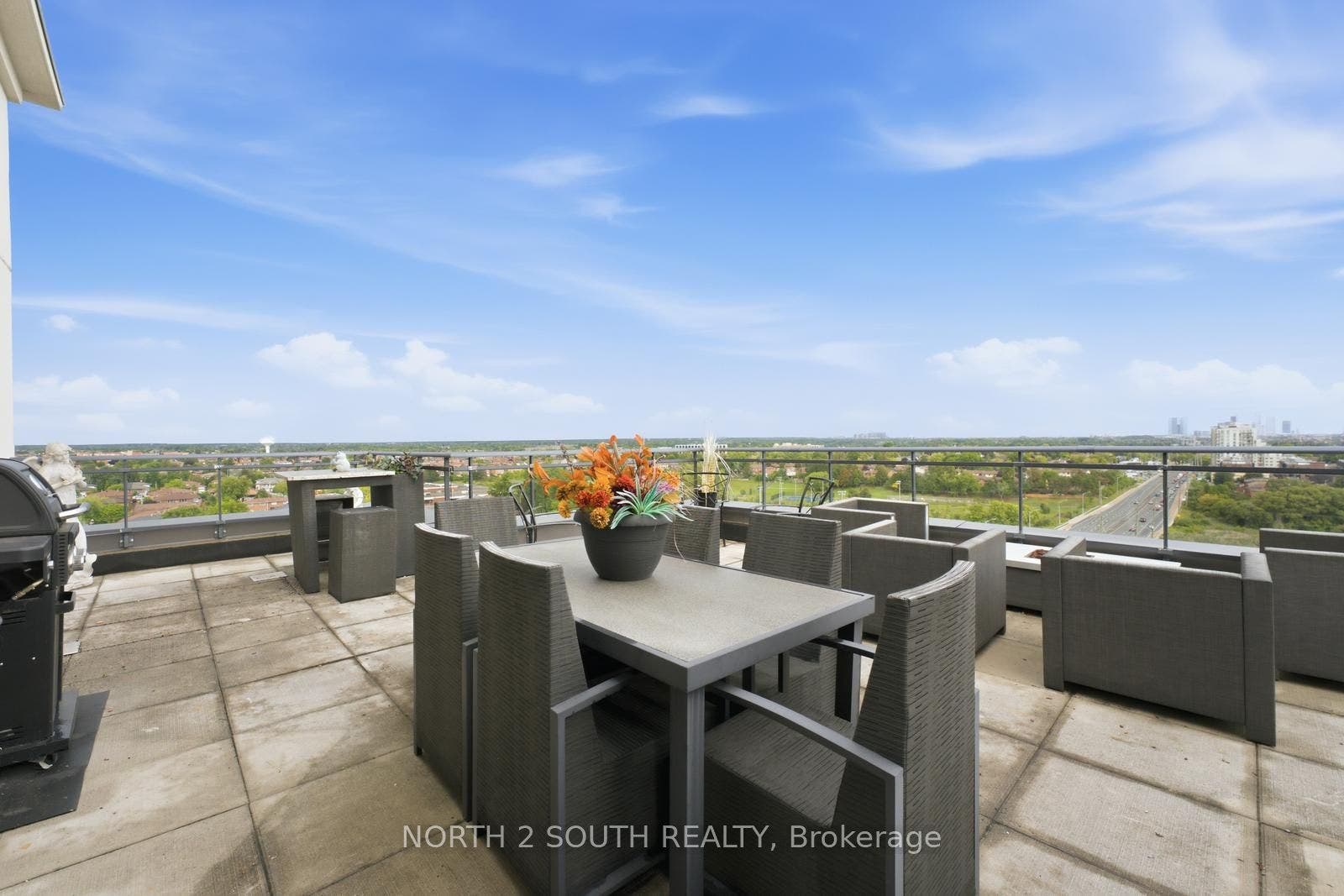 12 Woodstream Boulevard, #1015, Vaughan, York ON L4L 8C4 12 Woodstream Boulevard, #1015, Vaughan, York ON L4L 8C4