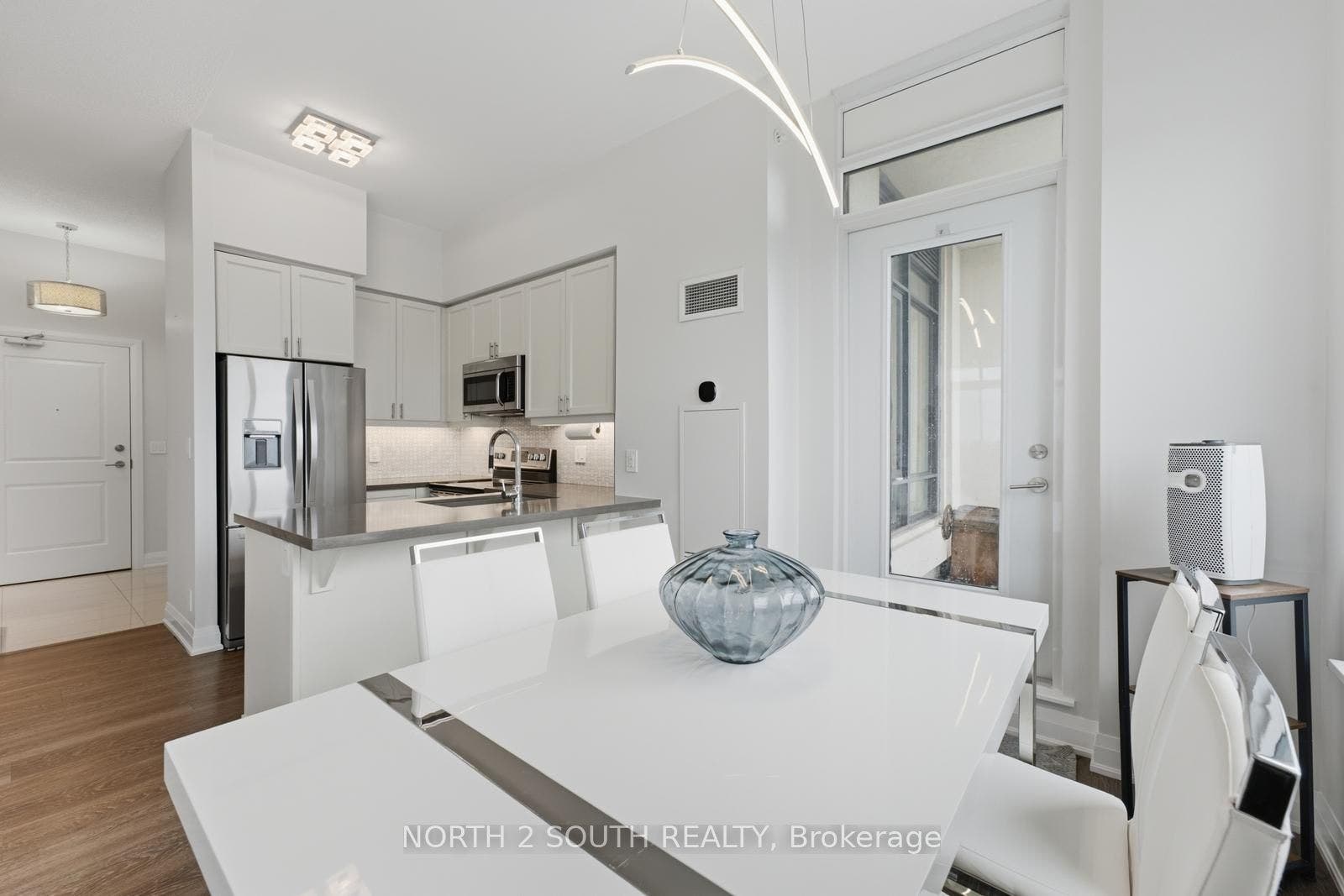 12 Woodstream Boulevard, #1015, Vaughan, York ON L4L 8C4 12 Woodstream Boulevard, #1015, Vaughan, York ON L4L 8C4