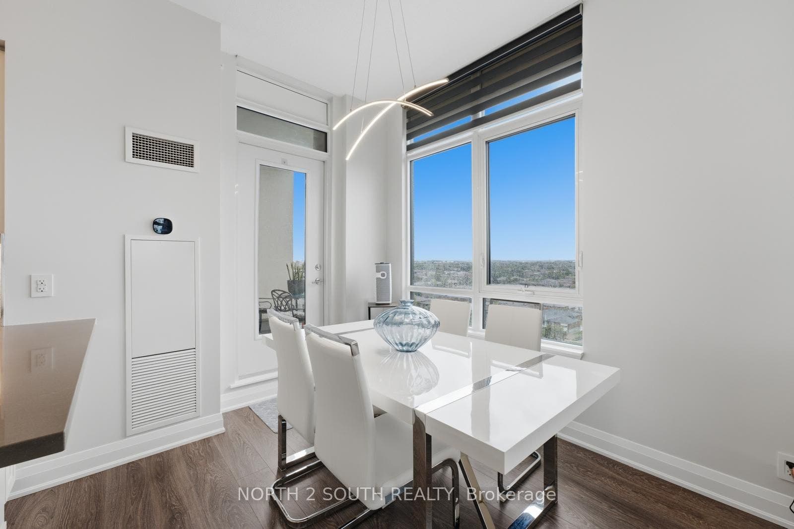 12 Woodstream Boulevard, #1015, Vaughan, York ON L4L 8C4 12 Woodstream Boulevard, #1015, Vaughan, York ON L4L 8C4