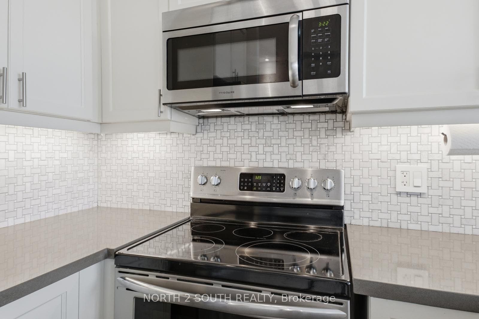 12 Woodstream Boulevard, #1015, Vaughan, York ON L4L 8C4 12 Woodstream Boulevard, #1015, Vaughan, York ON L4L 8C4