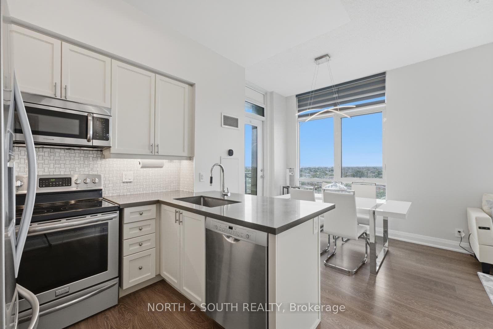 12 Woodstream Boulevard, #1015, Vaughan, York ON L4L 8C4 12 Woodstream Boulevard, #1015, Vaughan, York ON L4L 8C4