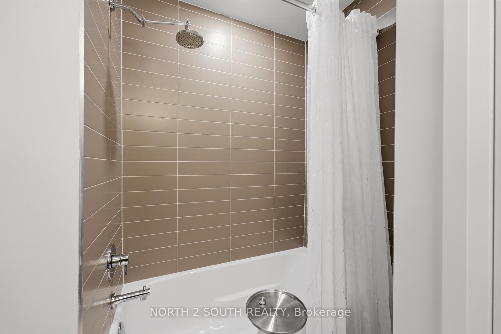 12 Woodstream Boulevard, #1015, Vaughan, York ON L4L 8C4 12 Woodstream Boulevard, #1015, Vaughan, York ON L4L 8C4
