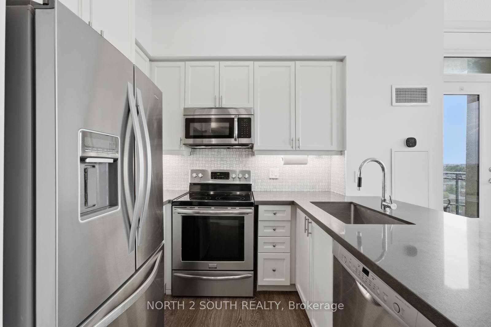 12 Woodstream Boulevard, #1015, Vaughan, York ON L4L 8C4 12 Woodstream Boulevard, #1015, Vaughan, York ON L4L 8C4