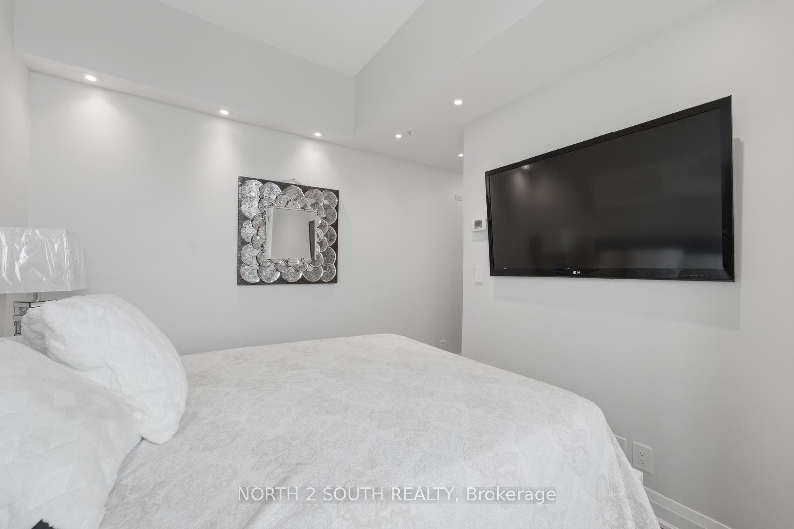 12 Woodstream Boulevard, #1015, Vaughan, York ON L4L 8C4 12 Woodstream Boulevard, #1015, Vaughan, York ON L4L 8C4