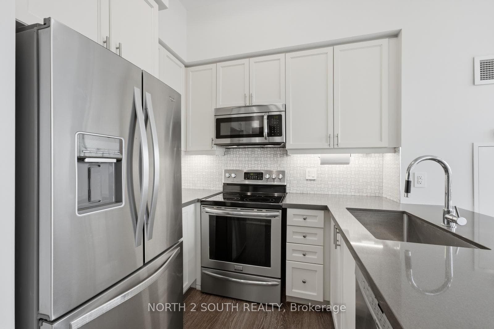 12 Woodstream Boulevard, #1015, Vaughan, York ON L4L 8C4 12 Woodstream Boulevard, #1015, Vaughan, York ON L4L 8C4