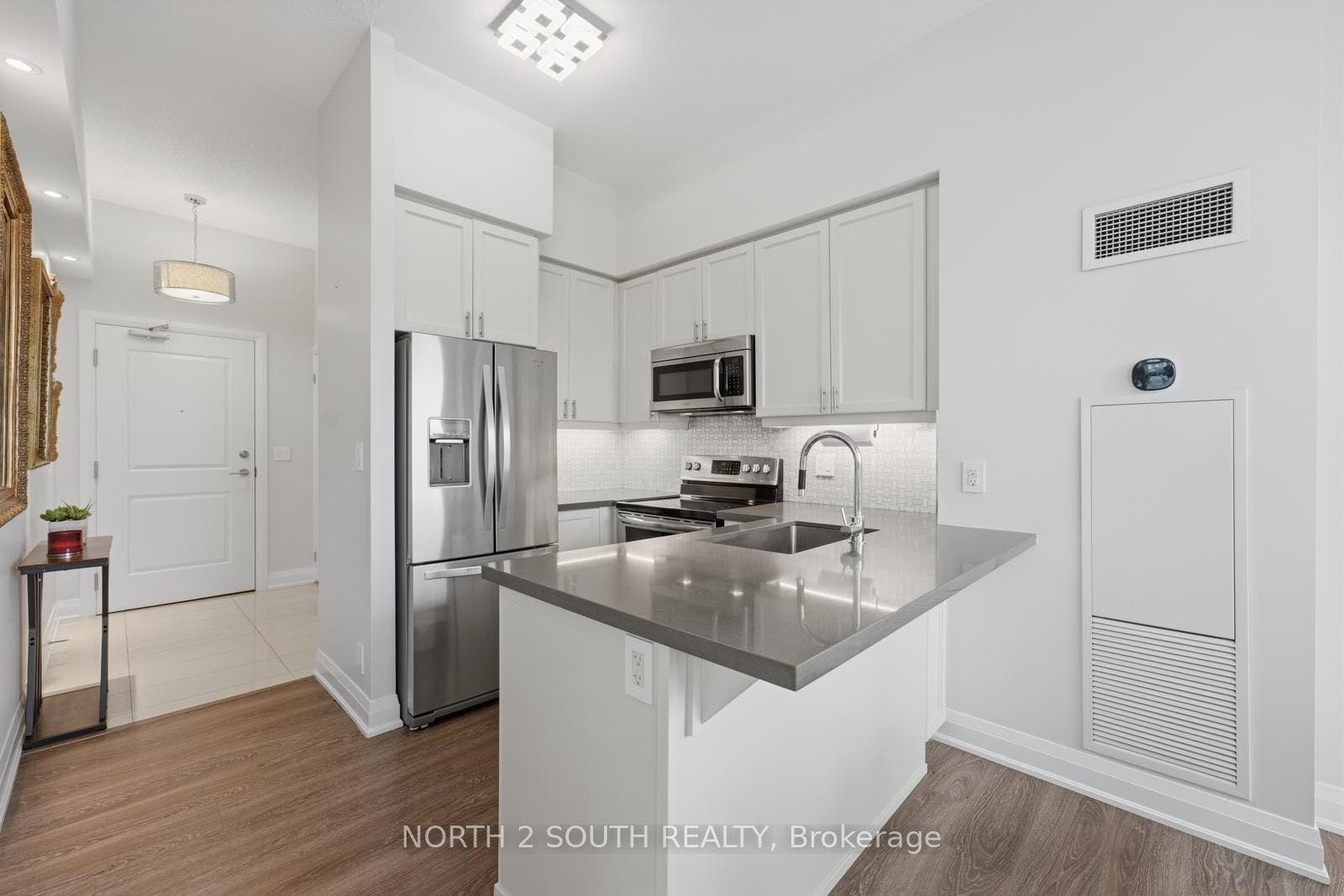 12 Woodstream Boulevard, #1015, Vaughan, York ON L4L 8C4 12 Woodstream Boulevard, #1015, Vaughan, York ON L4L 8C4