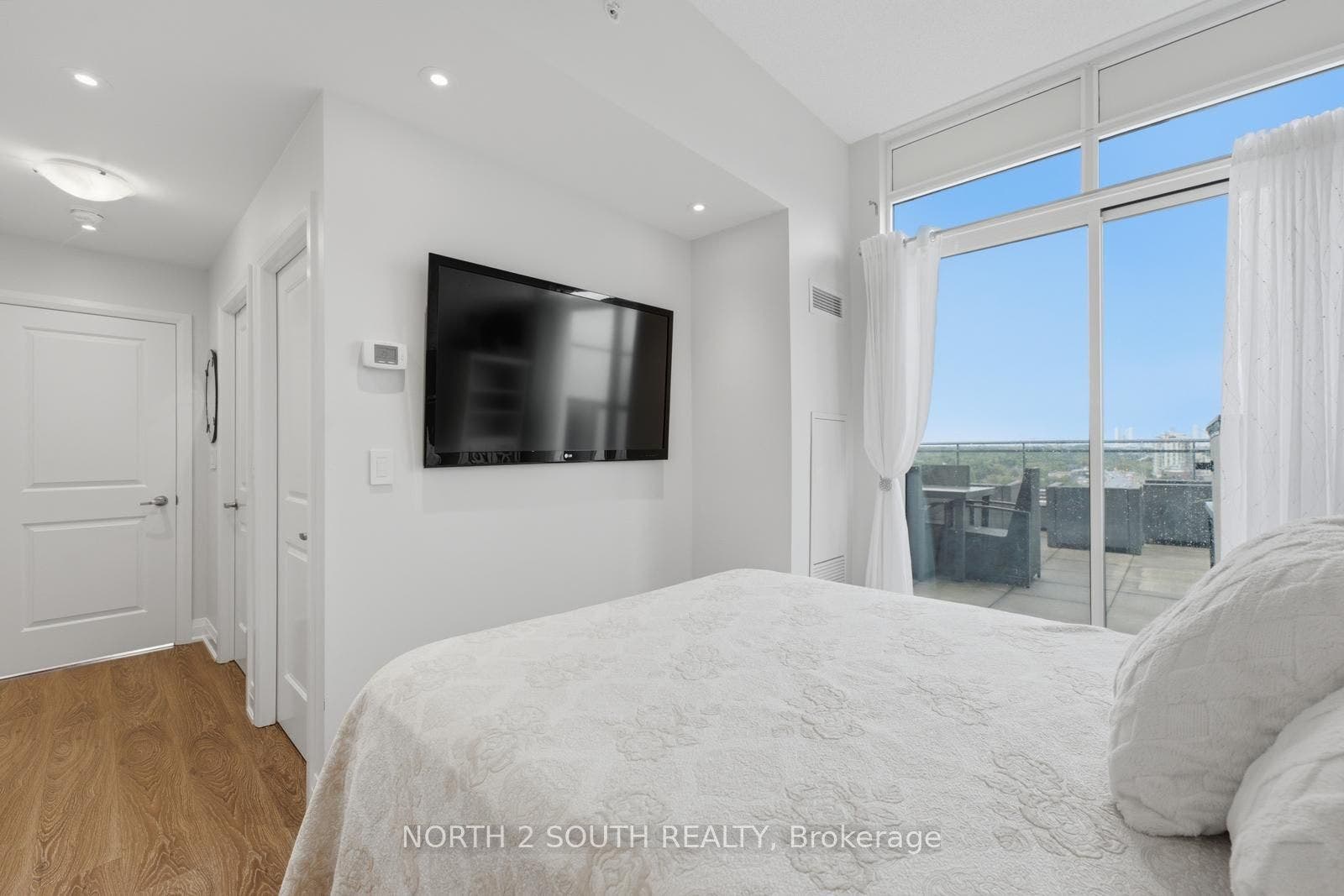 12 Woodstream Boulevard, #1015, Vaughan, York ON L4L 8C4 12 Woodstream Boulevard, #1015, Vaughan, York ON L4L 8C4