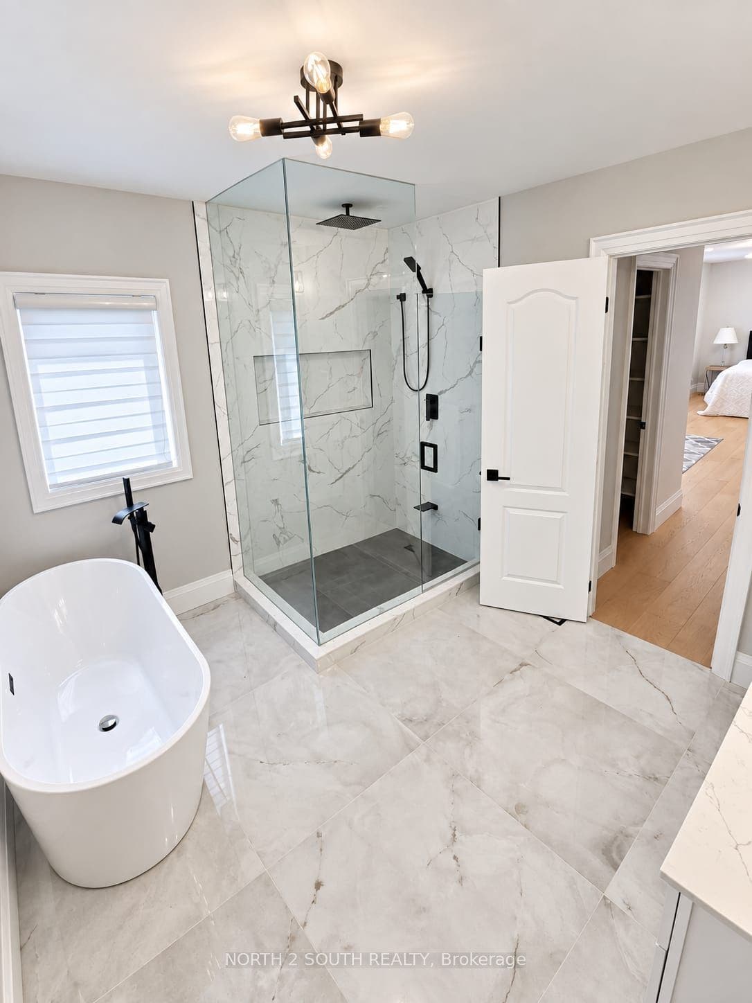 372 Crofters Road, Vaughan, Vaughan, York ON L4L 8Y3 Renovated Bathroom