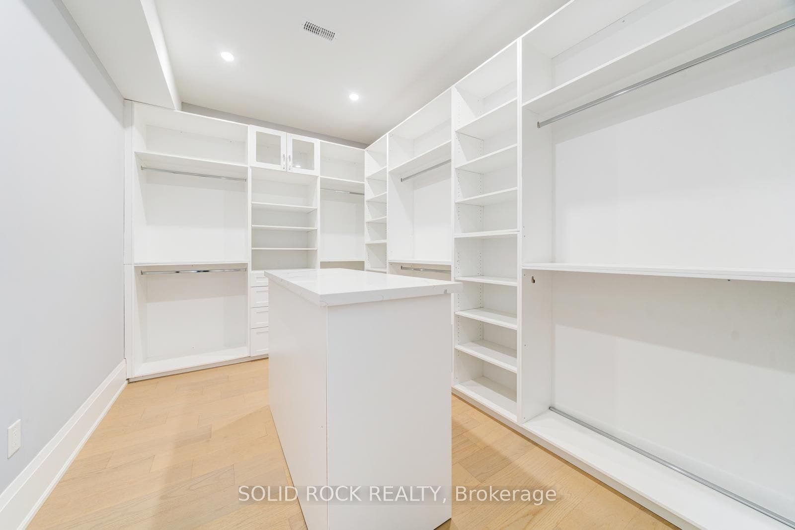 367 Penn Avenue, Newmarket, York ON L3Y 2S7