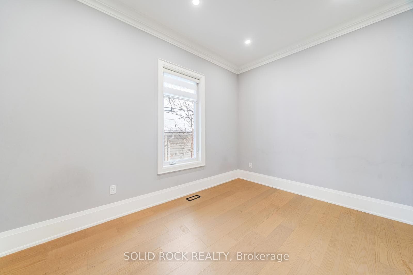 367 Penn Avenue, Newmarket, York ON L3Y 2S7