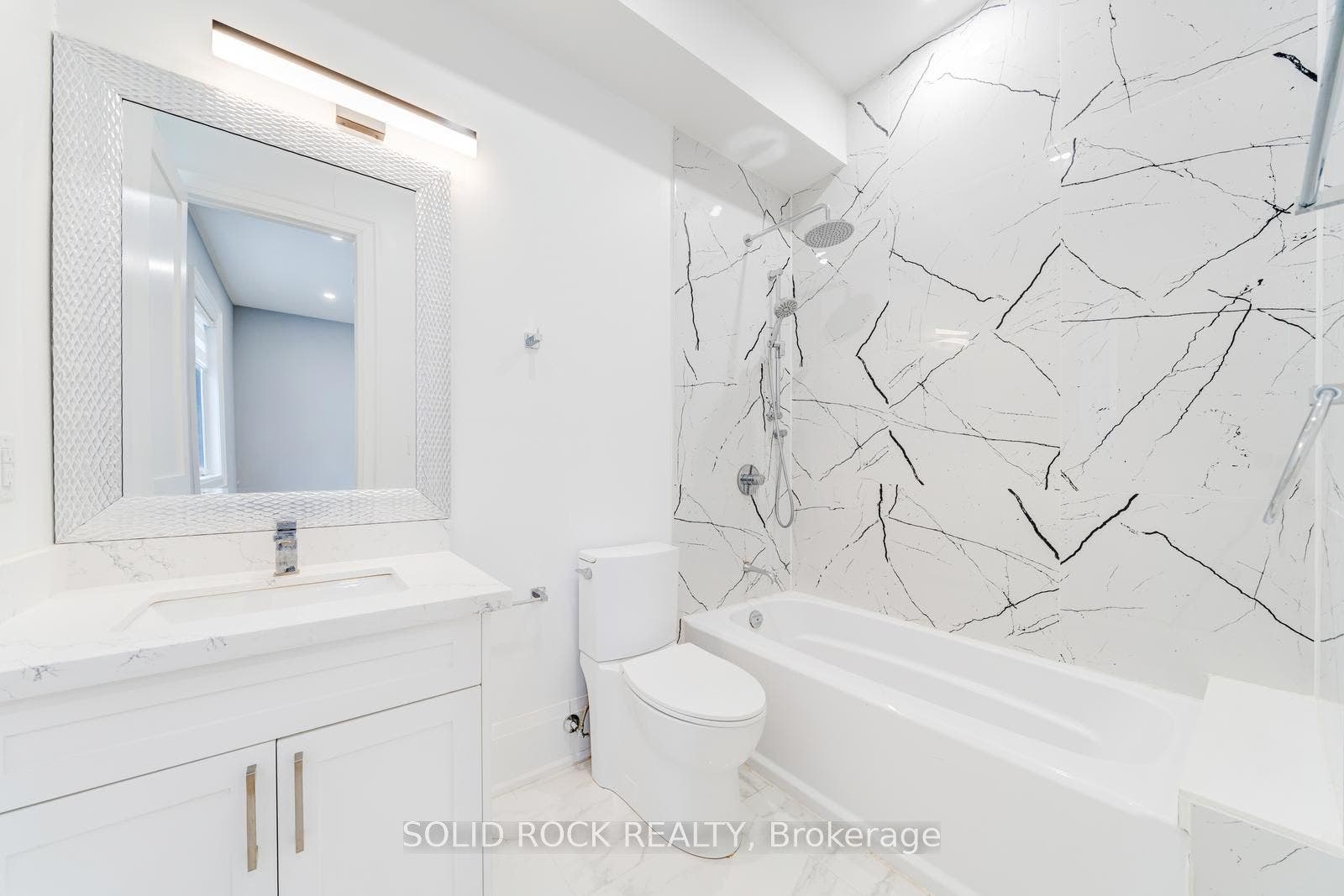 367 Penn Avenue, Newmarket, York ON L3Y 2S7