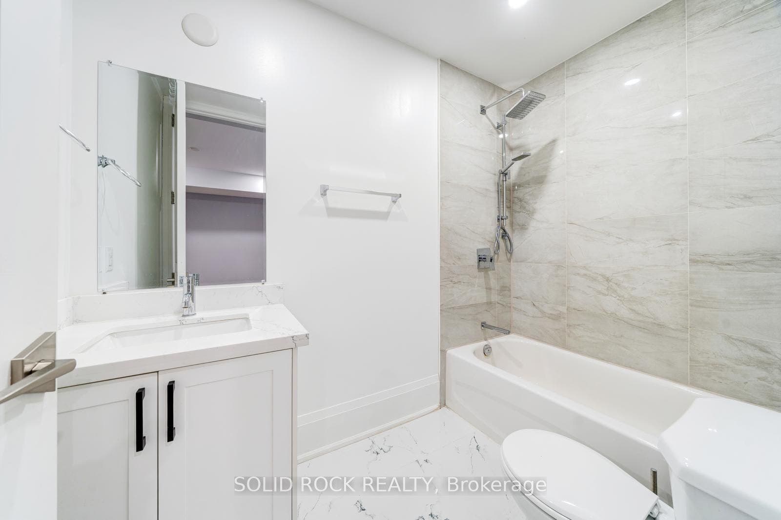 367 Penn Avenue, Newmarket, York ON L3Y 2S7