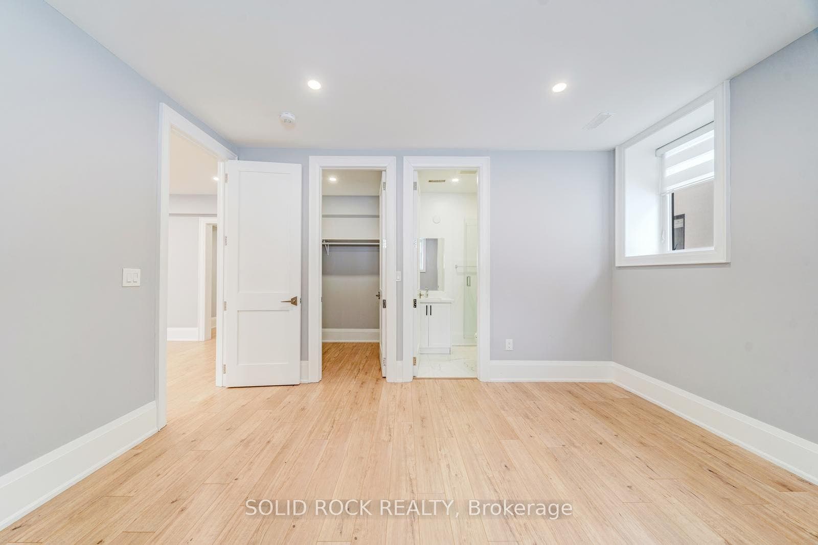 367 Penn Avenue, Newmarket, York ON L3Y 2S7