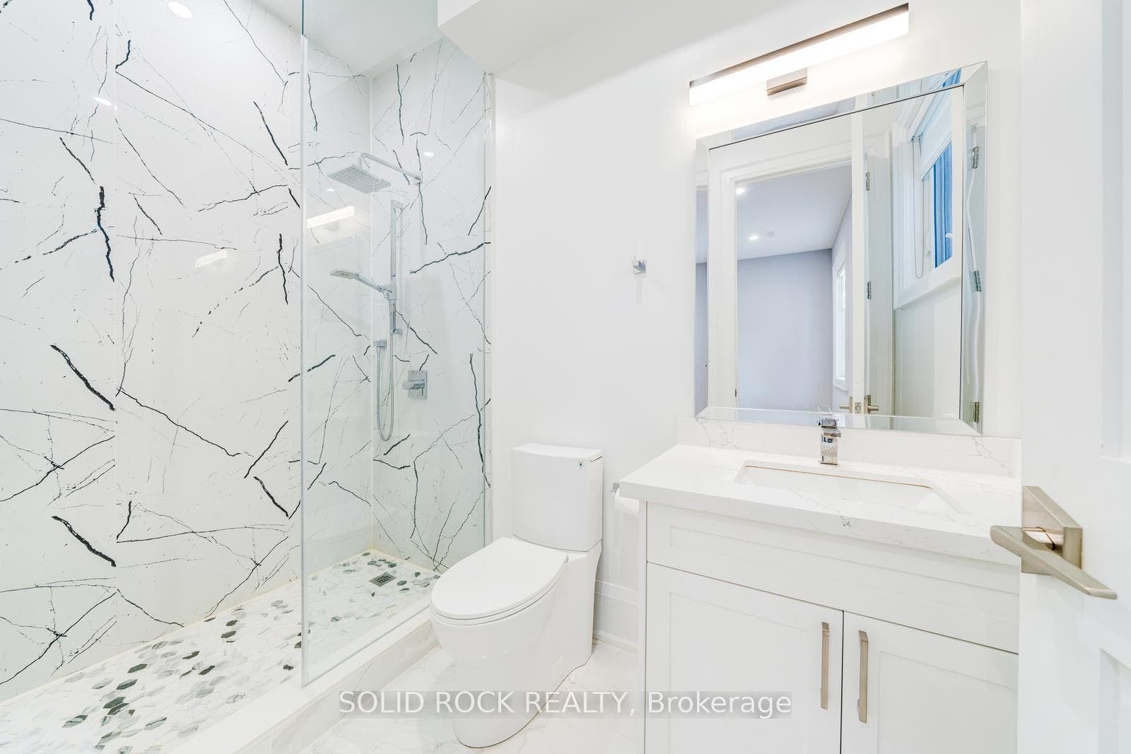 367 Penn Avenue, Newmarket, York ON L3Y 2S7