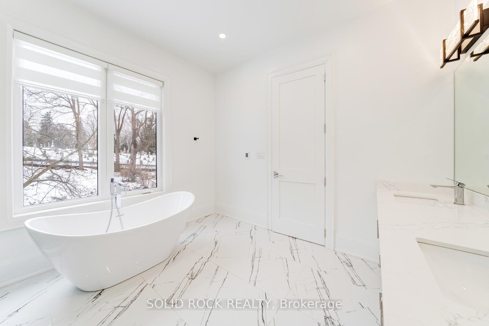 367 Penn Avenue, Newmarket, York ON L3Y 2S7