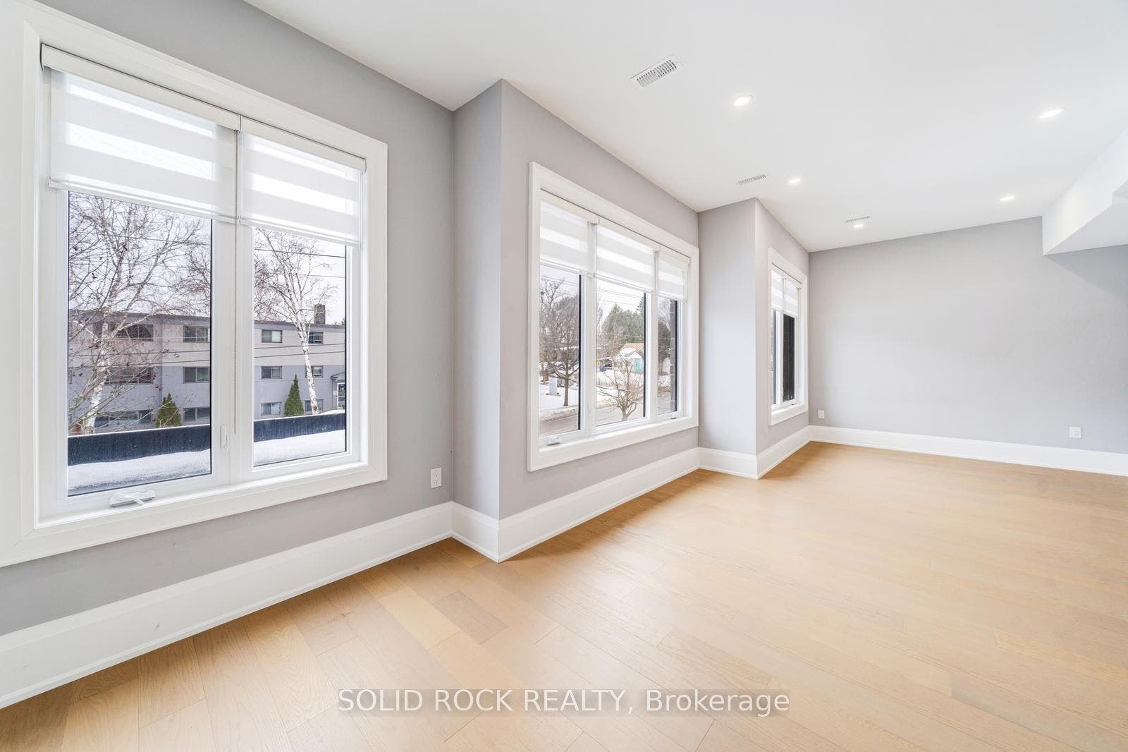 367 Penn Avenue, Newmarket, York ON L3Y 2S7