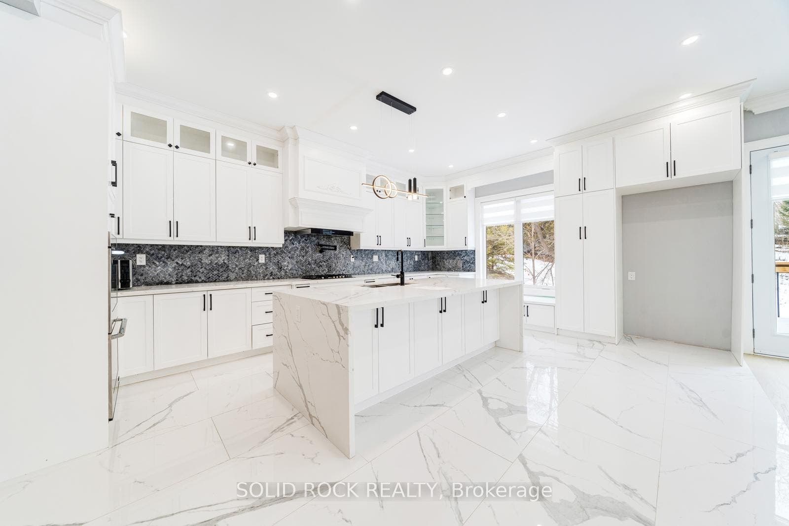 367 Penn Avenue, Newmarket, York ON L3Y 2S7