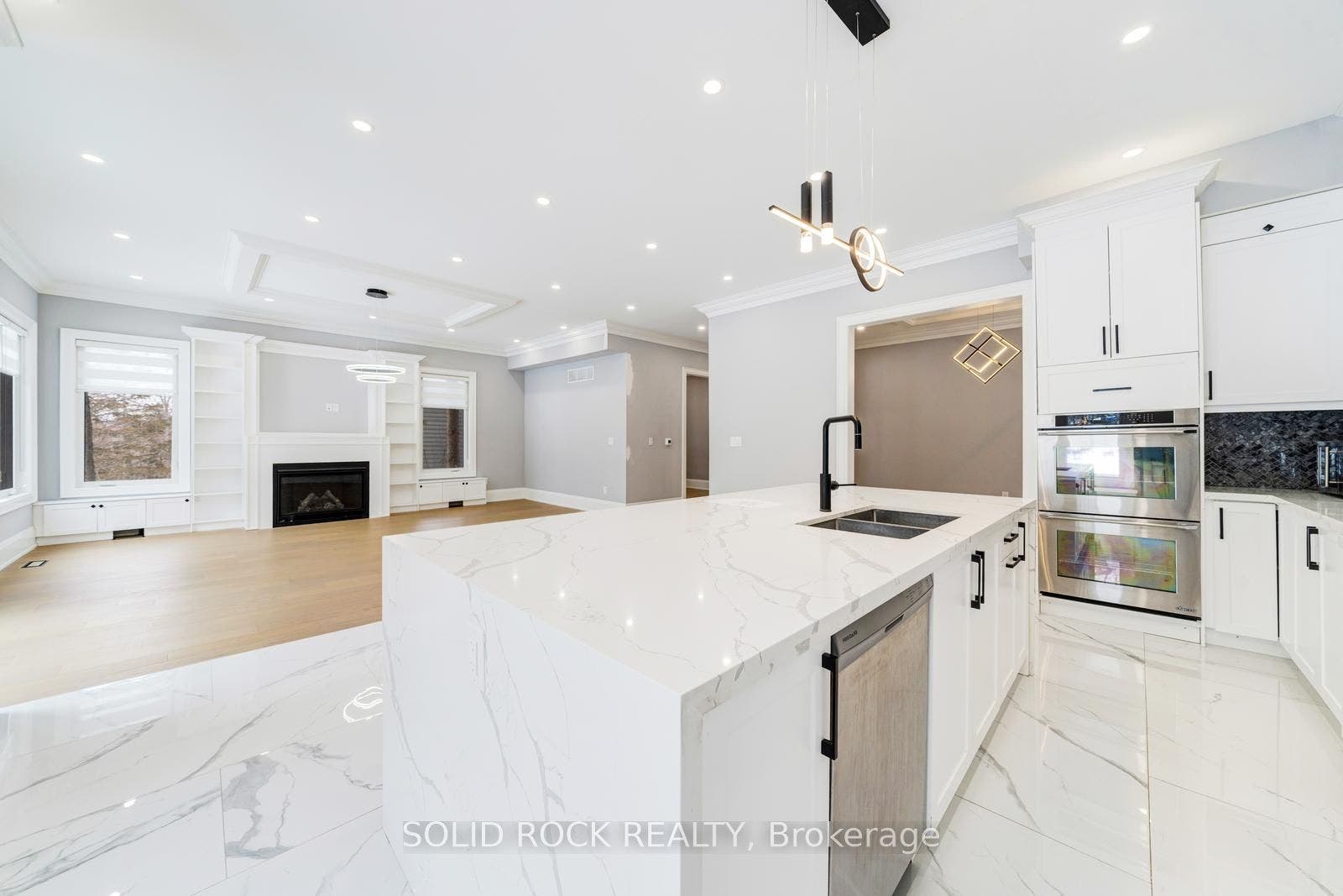 367 Penn Avenue, Newmarket, York ON L3Y 2S7