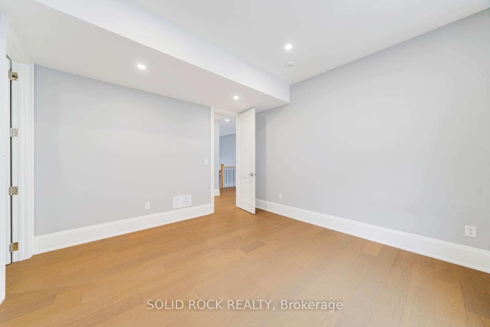 367 Penn Avenue, Newmarket, York ON L3Y 2S7