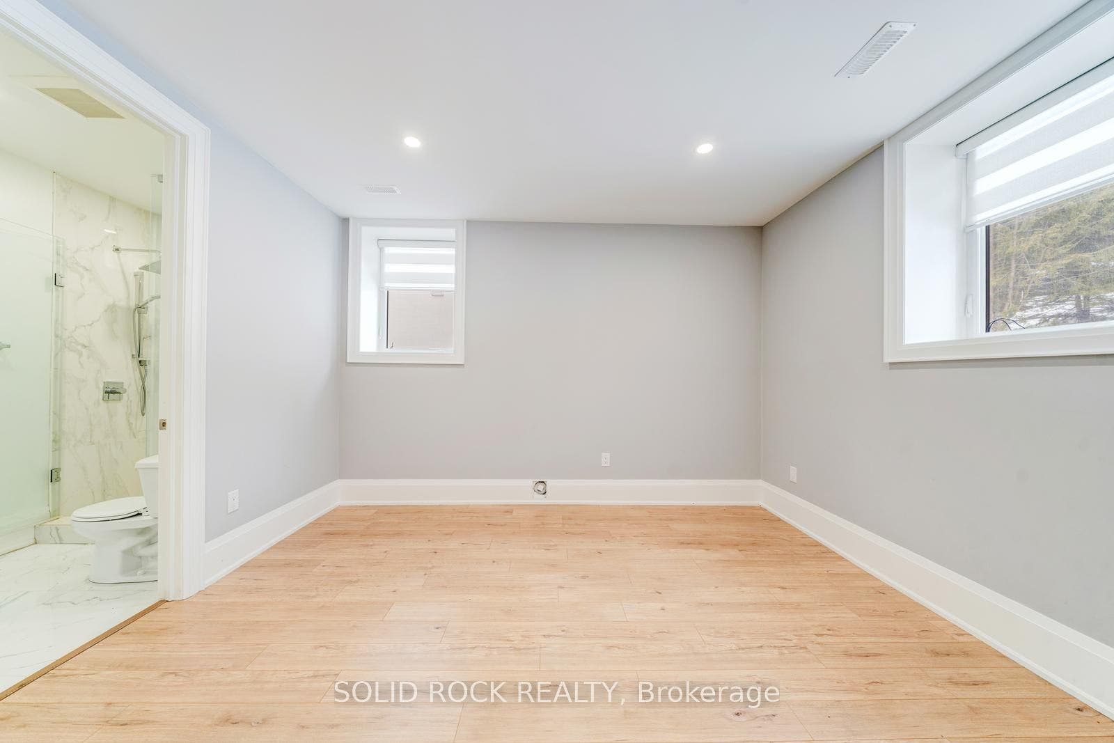 367 Penn Avenue, Newmarket, York ON L3Y 2S7