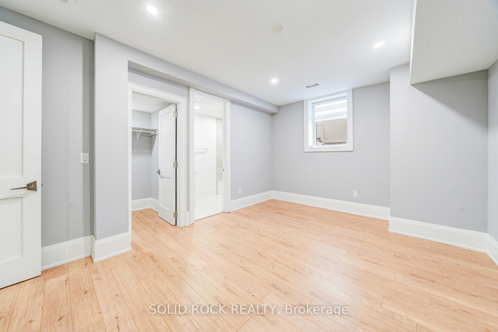 367 Penn Avenue, Newmarket, York ON L3Y 2S7