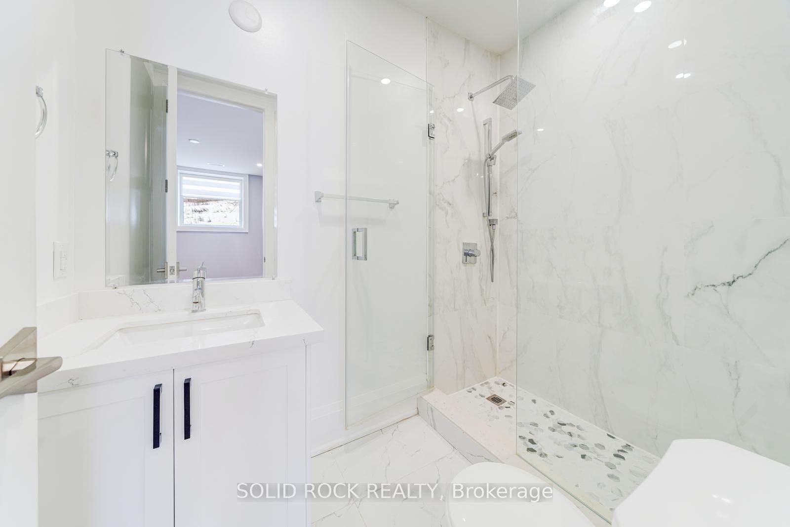 367 Penn Avenue, Newmarket, York ON L3Y 2S7