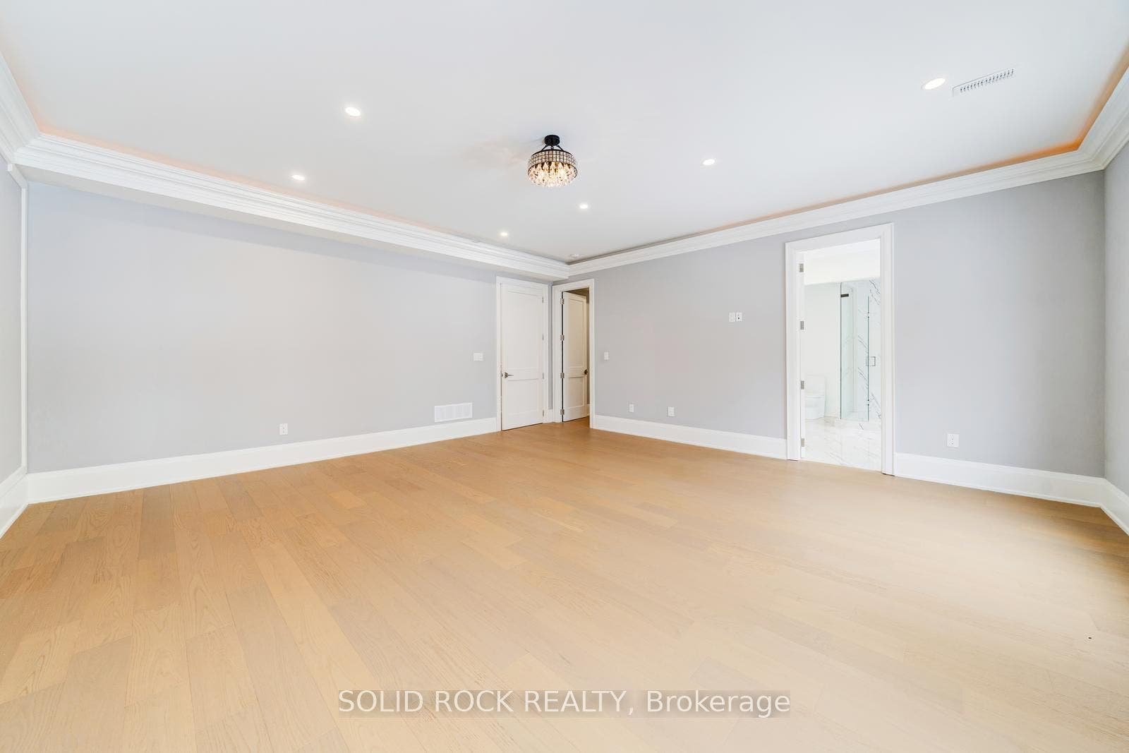 367 Penn Avenue, Newmarket, York ON L3Y 2S7
