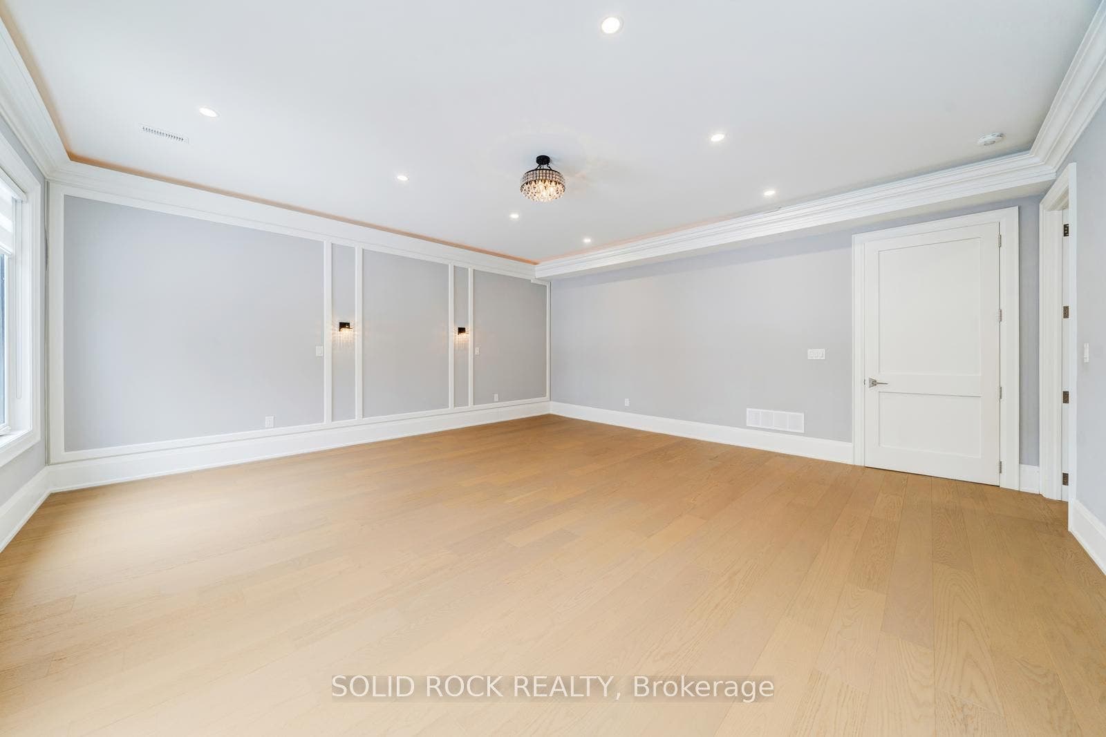 367 Penn Avenue, Newmarket, York ON L3Y 2S7