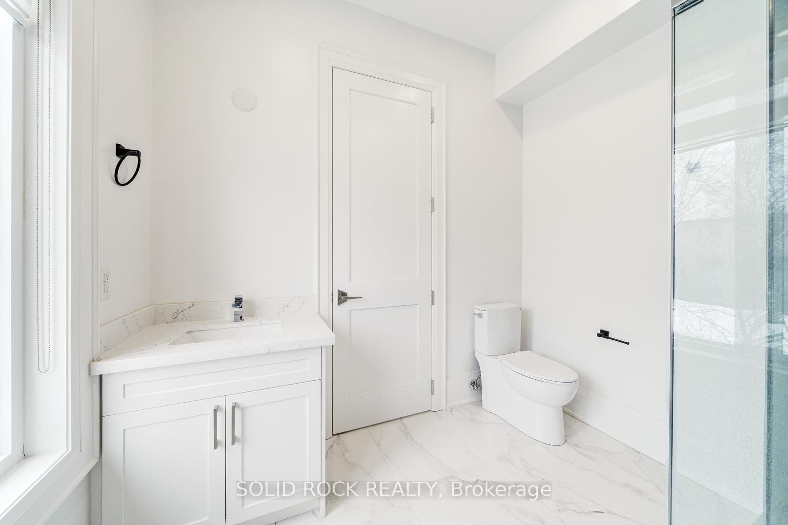 367 Penn Avenue, Newmarket, York ON L3Y 2S7