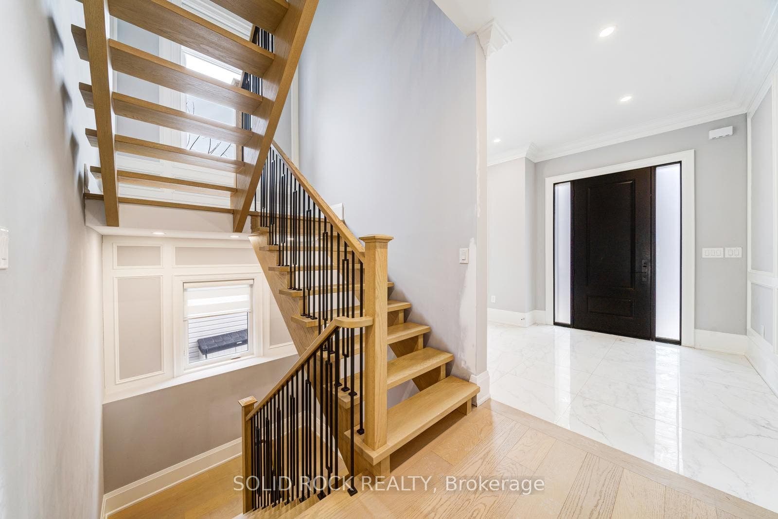 367 Penn Avenue, Newmarket, York ON L3Y 2S7