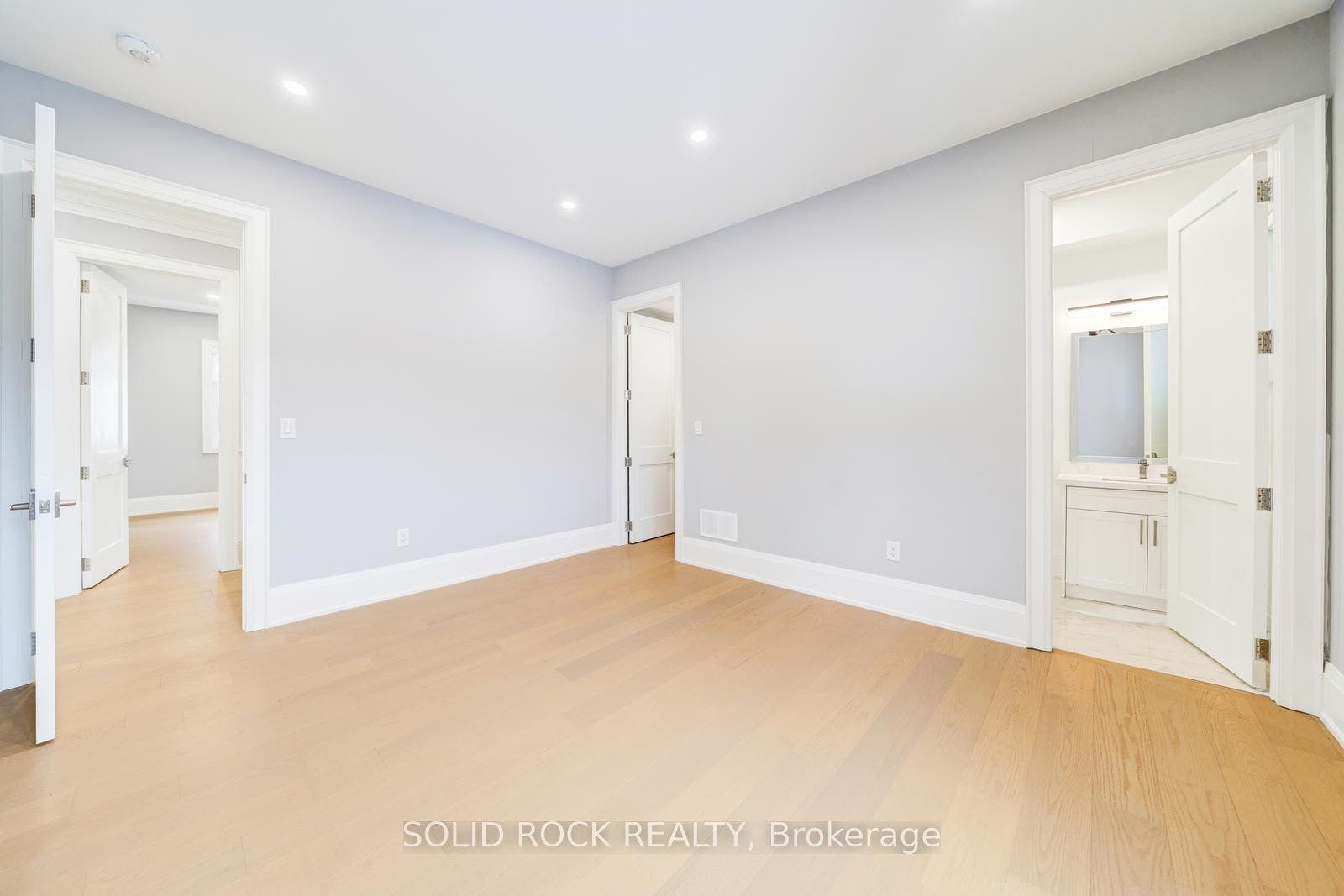 367 Penn Avenue, Newmarket, York ON L3Y 2S7