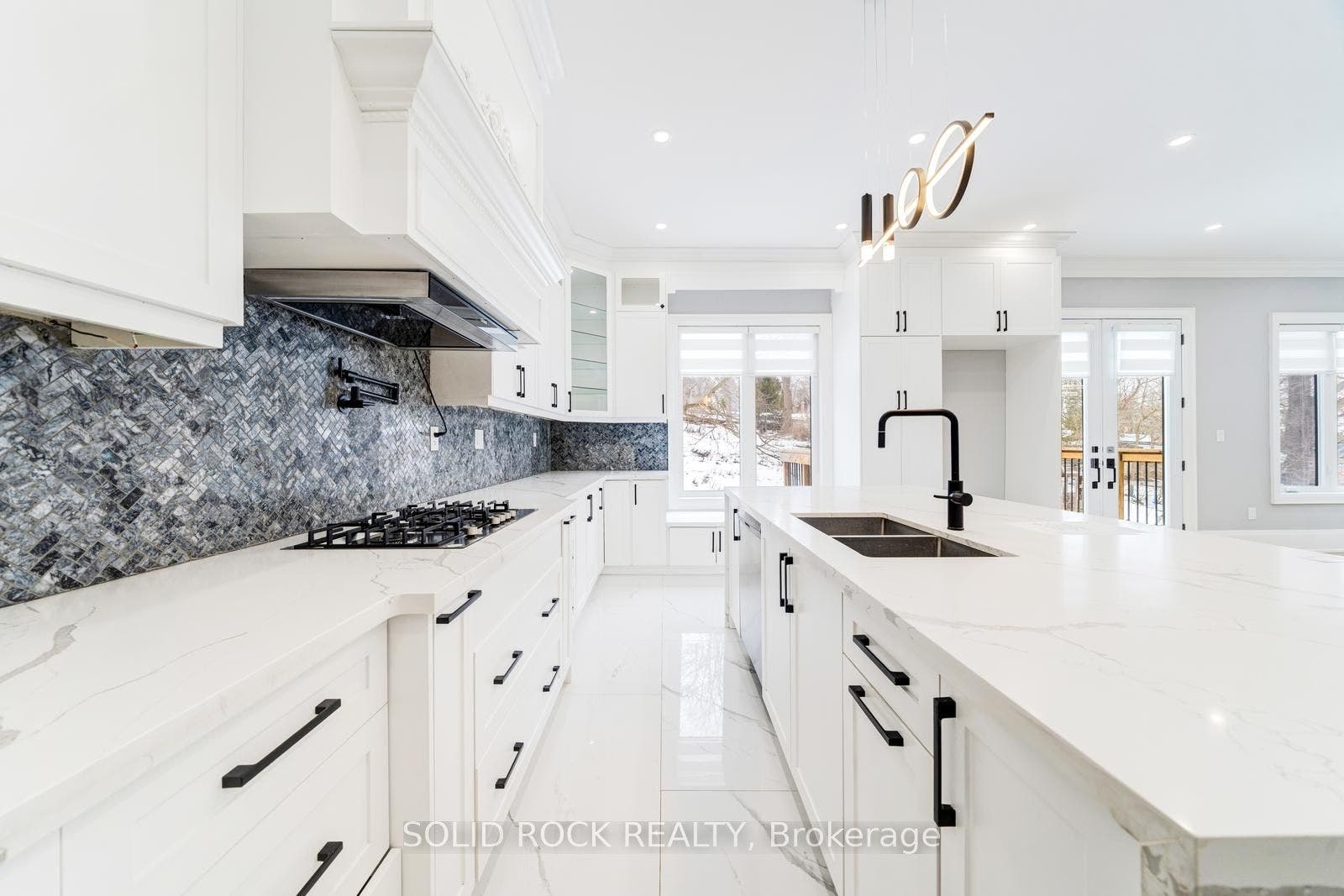 367 Penn Avenue, Newmarket, York ON L3Y 2S7