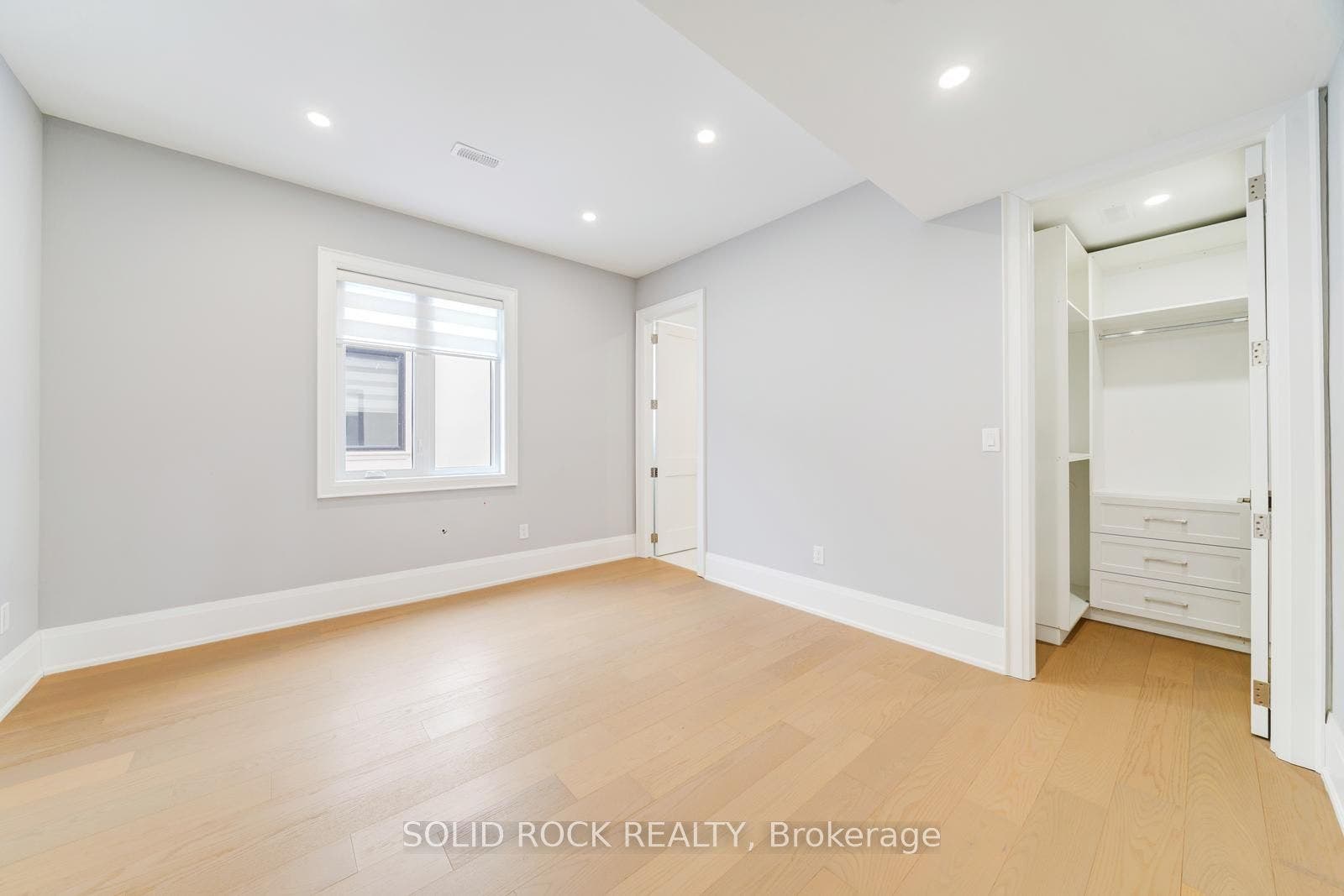 367 Penn Avenue, Newmarket, York ON L3Y 2S7