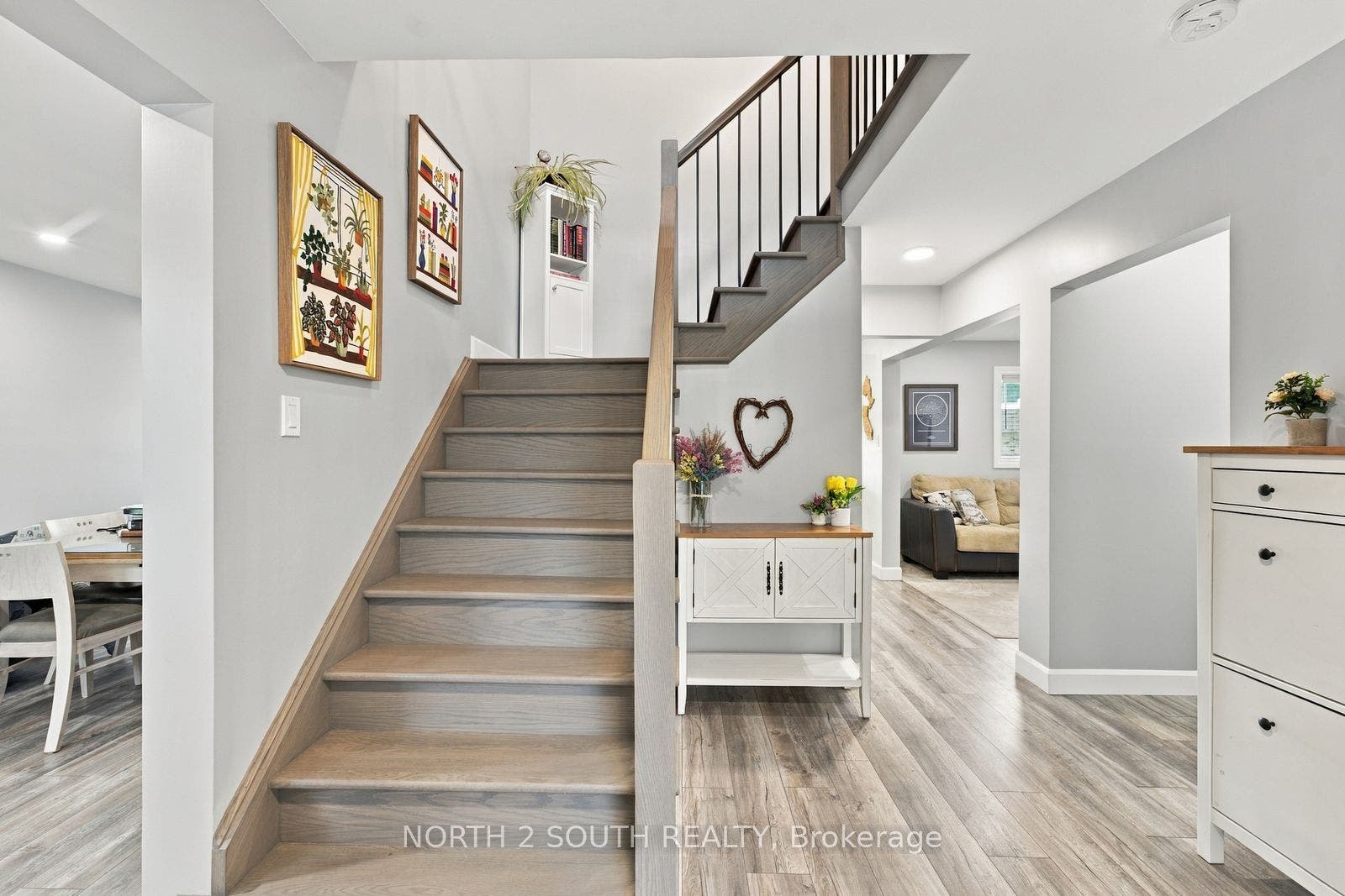 213 Melbourne Drive, Bradford West Gwillimbury, Simcoe ON L3Z 2Y8 213 Melbourne Drive, Bradford West Gwillimbury, Simcoe ON L3Z 2Y8