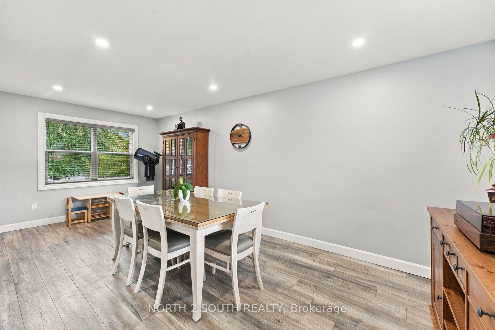 213 Melbourne Drive, Bradford West Gwillimbury, Simcoe ON L3Z 2Y8 213 Melbourne Drive, Bradford West Gwillimbury, Simcoe ON L3Z 2Y8
