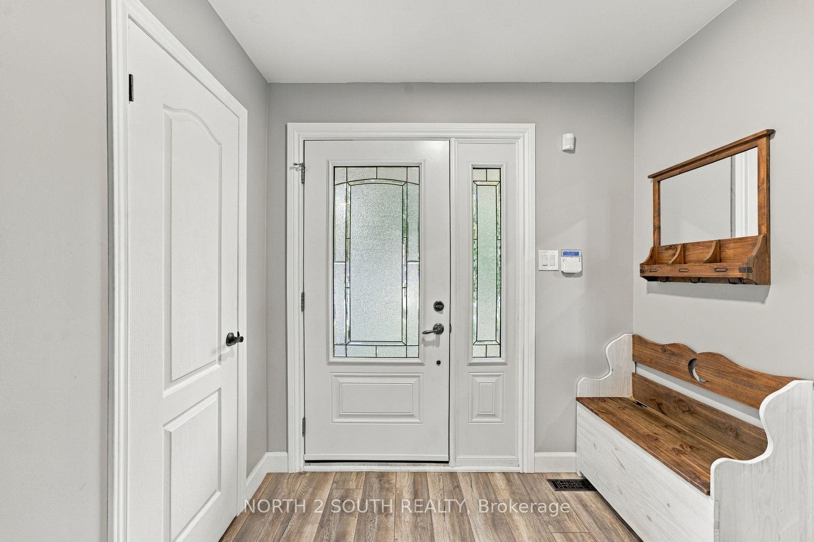 213 Melbourne Drive, Bradford West Gwillimbury, Simcoe ON L3Z 2Y8 213 Melbourne Drive, Bradford West Gwillimbury, Simcoe ON L3Z 2Y8