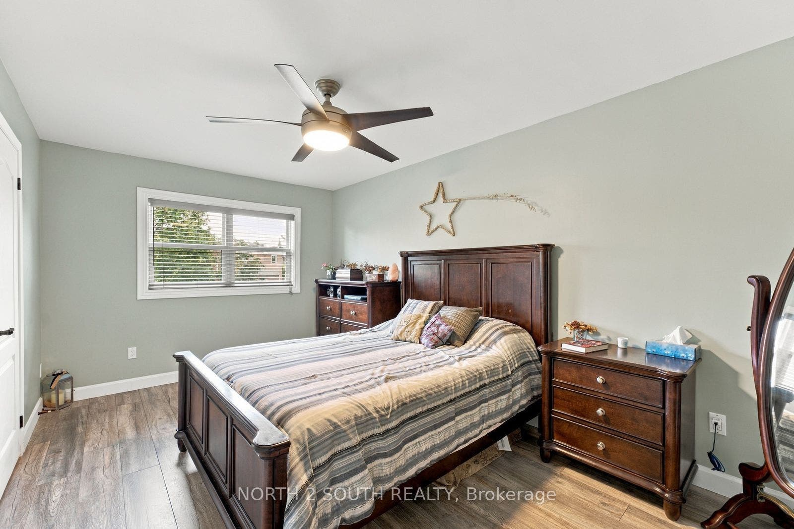 213 Melbourne Drive, Bradford West Gwillimbury, Simcoe ON L3Z 2Y8 213 Melbourne Drive, Bradford West Gwillimbury, Simcoe ON L3Z 2Y8