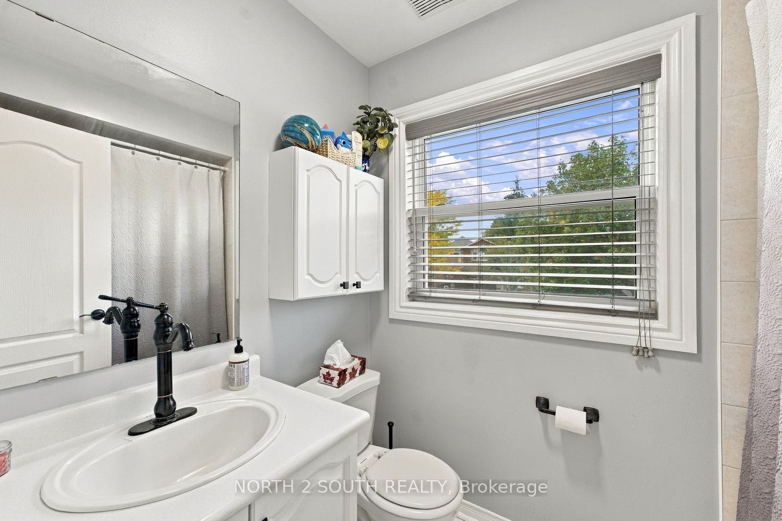 213 Melbourne Drive, Bradford West Gwillimbury, Simcoe ON L3Z 2Y8 213 Melbourne Drive, Bradford West Gwillimbury, Simcoe ON L3Z 2Y8