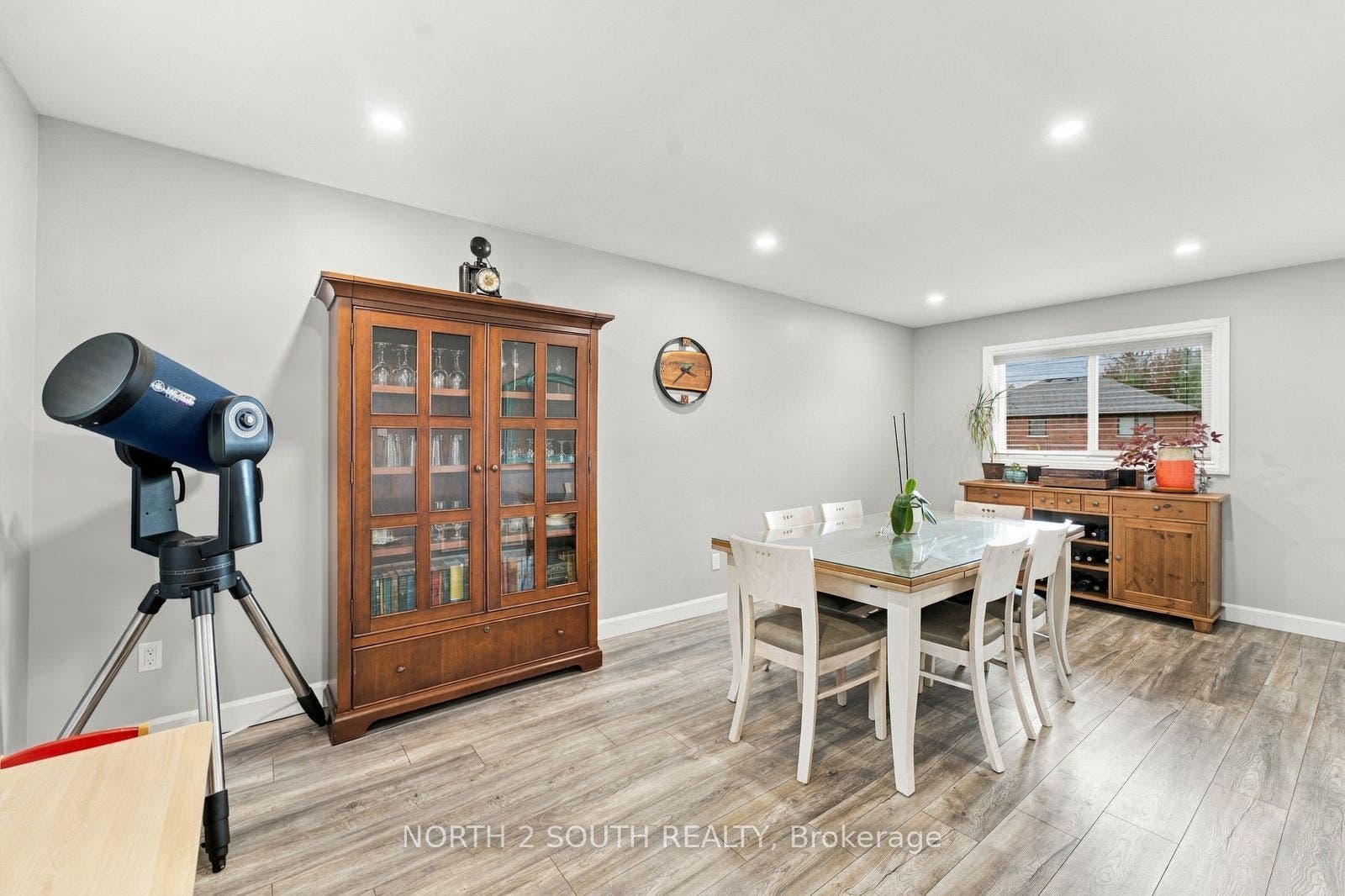 213 Melbourne Drive, Bradford West Gwillimbury, Simcoe ON L3Z 2Y8 213 Melbourne Drive, Bradford West Gwillimbury, Simcoe ON L3Z 2Y8