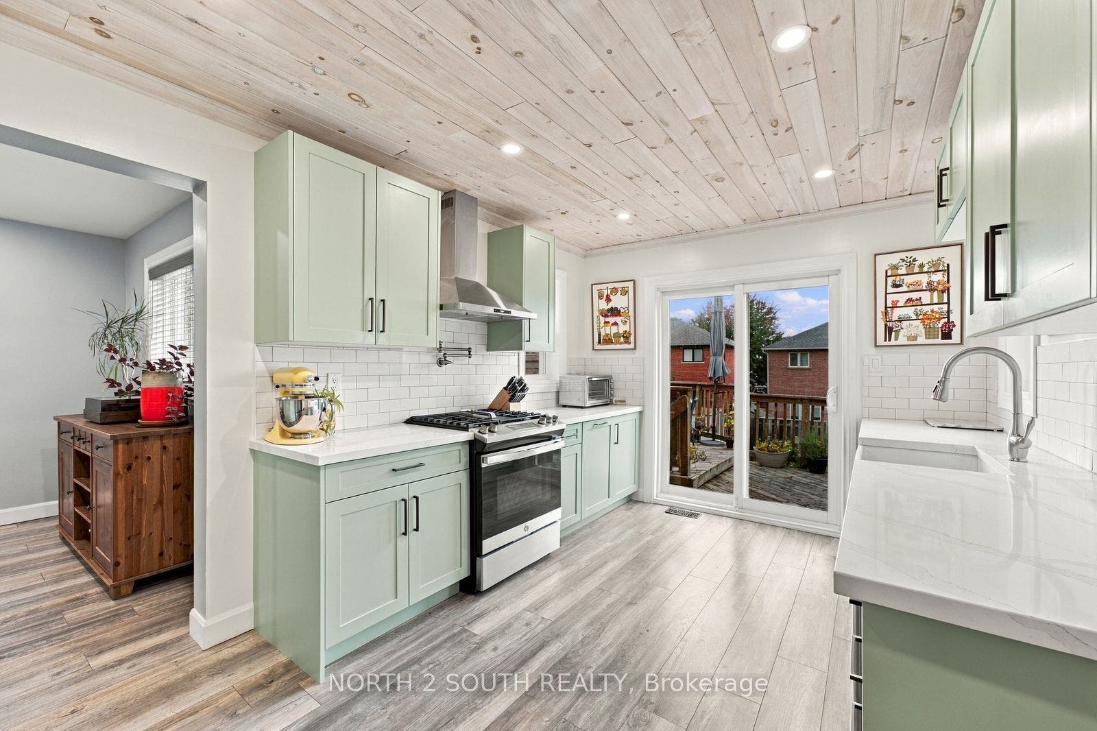 213 Melbourne Drive, Bradford West Gwillimbury, Simcoe ON L3Z 2Y8 213 Melbourne Drive, Bradford West Gwillimbury, Simcoe ON L3Z 2Y8