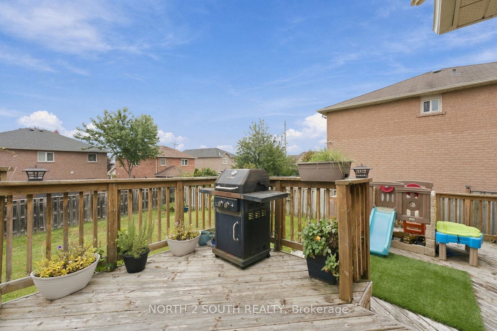 213 Melbourne Drive, Bradford West Gwillimbury, Simcoe ON L3Z 2Y8 213 Melbourne Drive, Bradford West Gwillimbury, Simcoe ON L3Z 2Y8