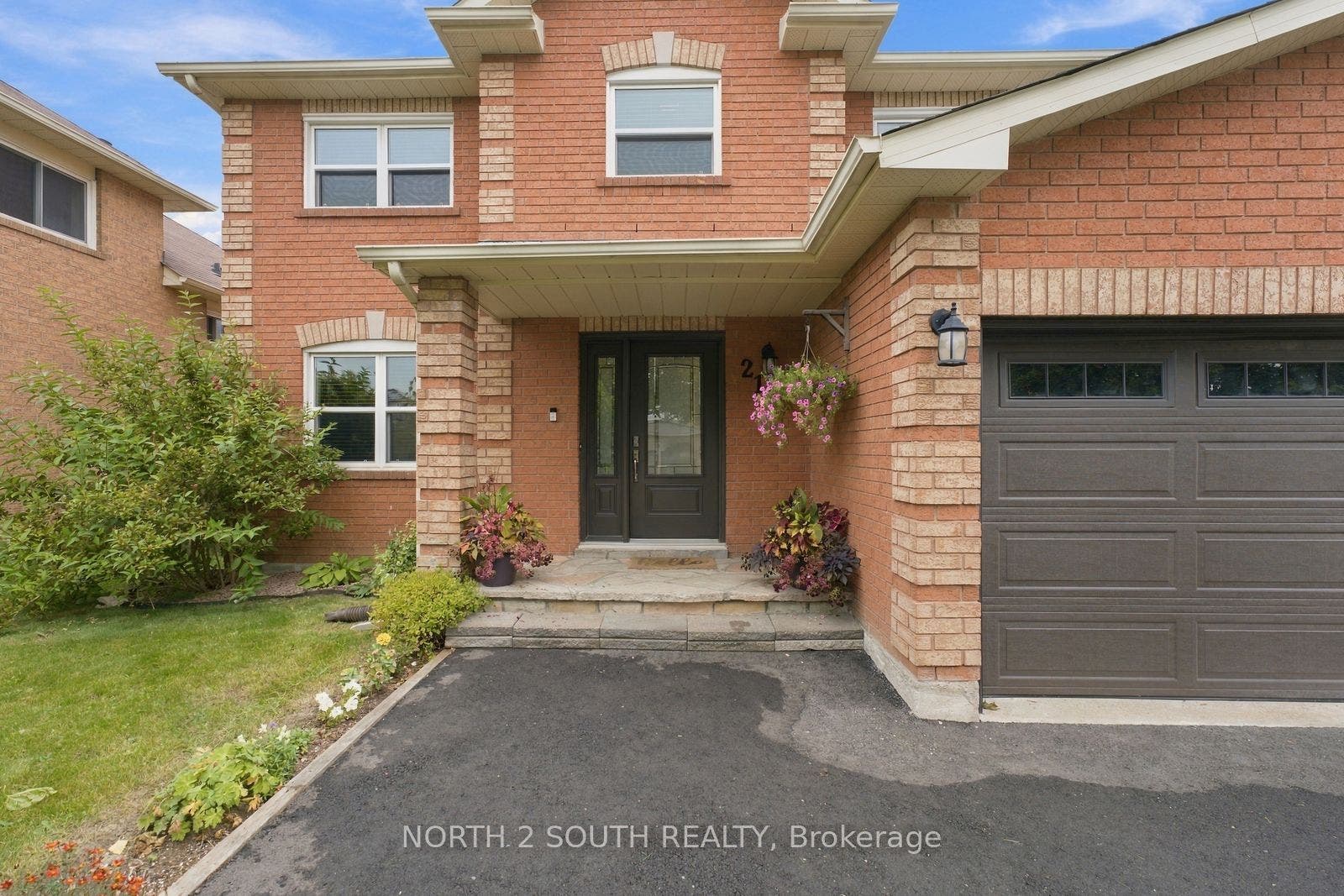 213 Melbourne Drive, Bradford West Gwillimbury, Simcoe ON L3Z 2Y8 213 Melbourne Drive, Bradford West Gwillimbury, Simcoe ON L3Z 2Y8