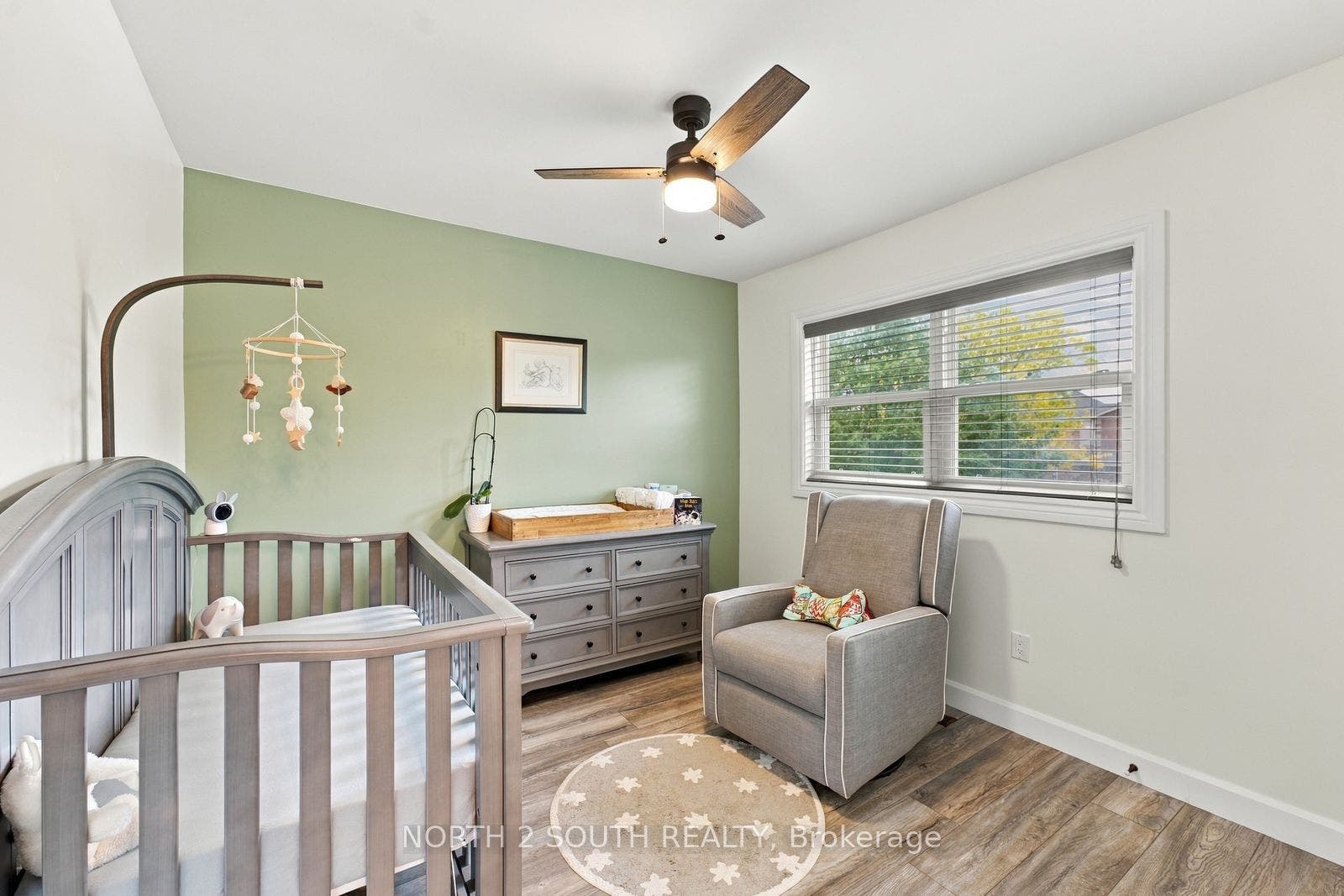 213 Melbourne Drive, Bradford West Gwillimbury, Simcoe ON L3Z 2Y8 213 Melbourne Drive, Bradford West Gwillimbury, Simcoe ON L3Z 2Y8